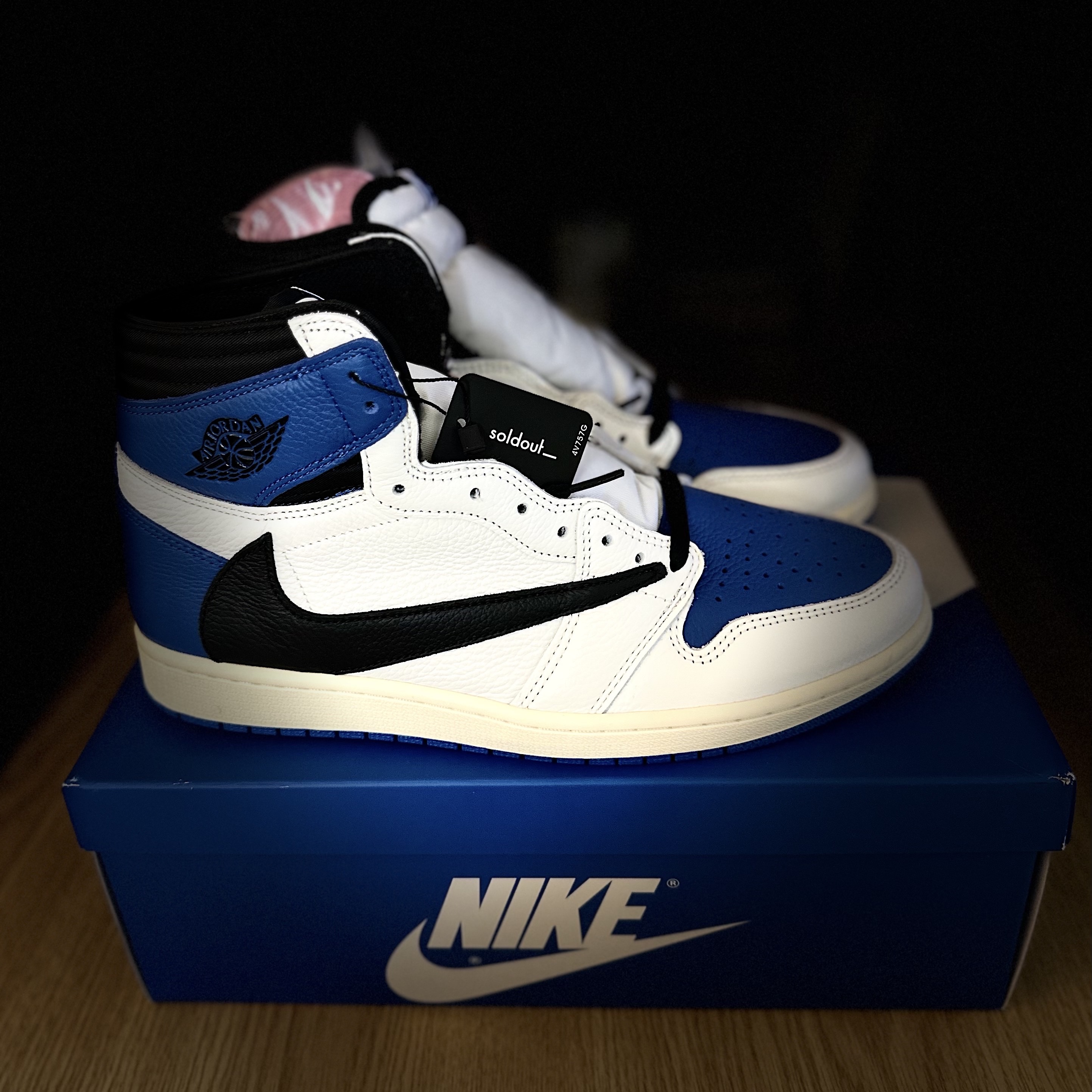 Jordan 1 x Travis Scott x Fragment Retro High OG SP Military Blue 착용 스타일 - 2