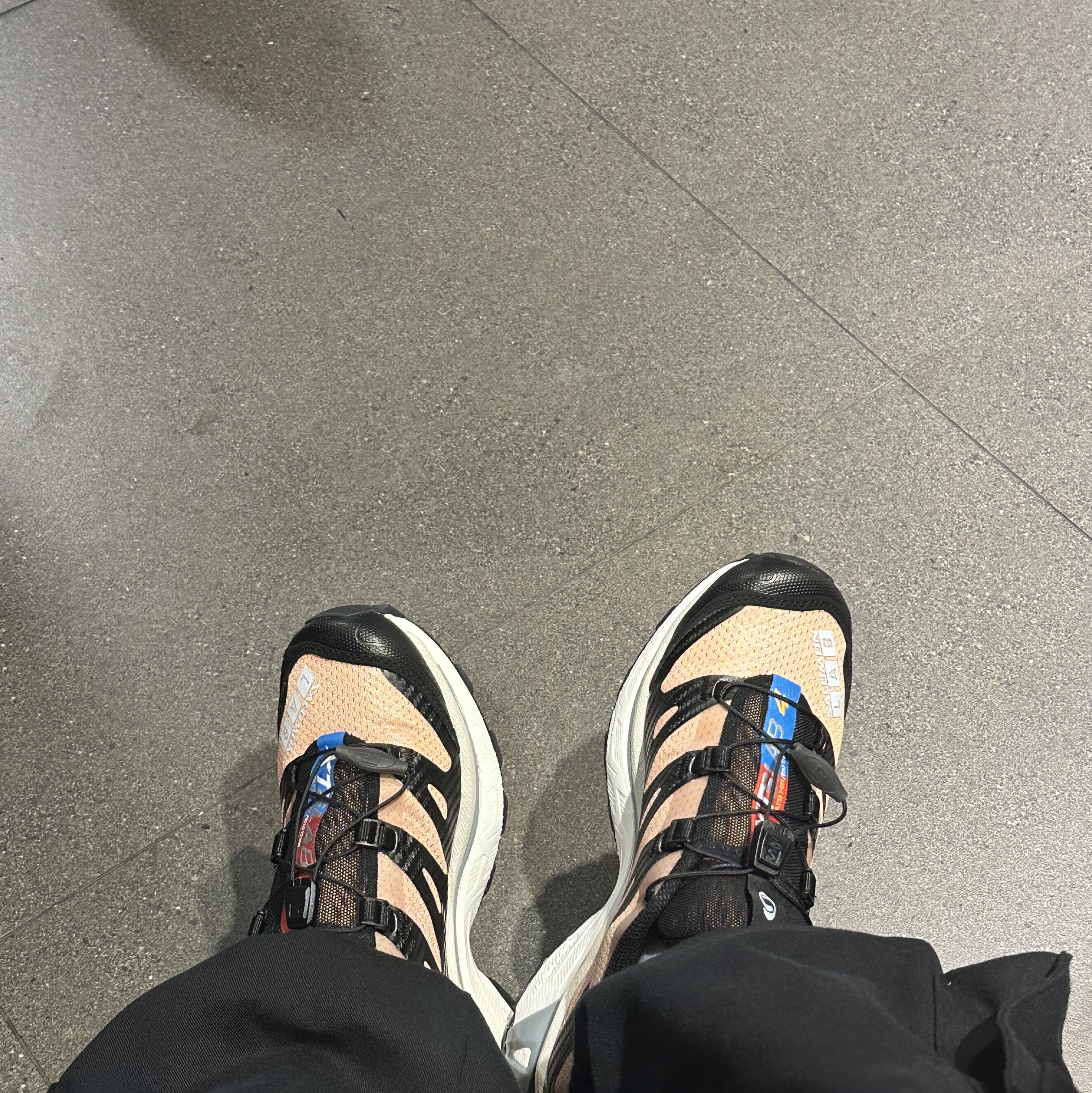 Salomon XT-4 Tobacco Brown 착용 스타일