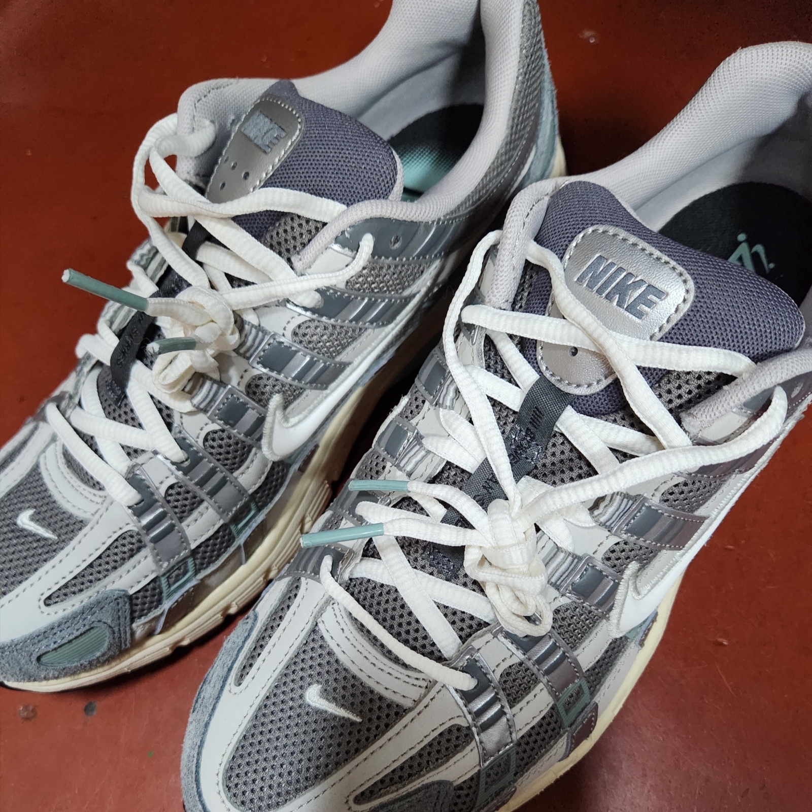 Nike P-6000 Flat Pewter Light Iron Ore 착용 스타일