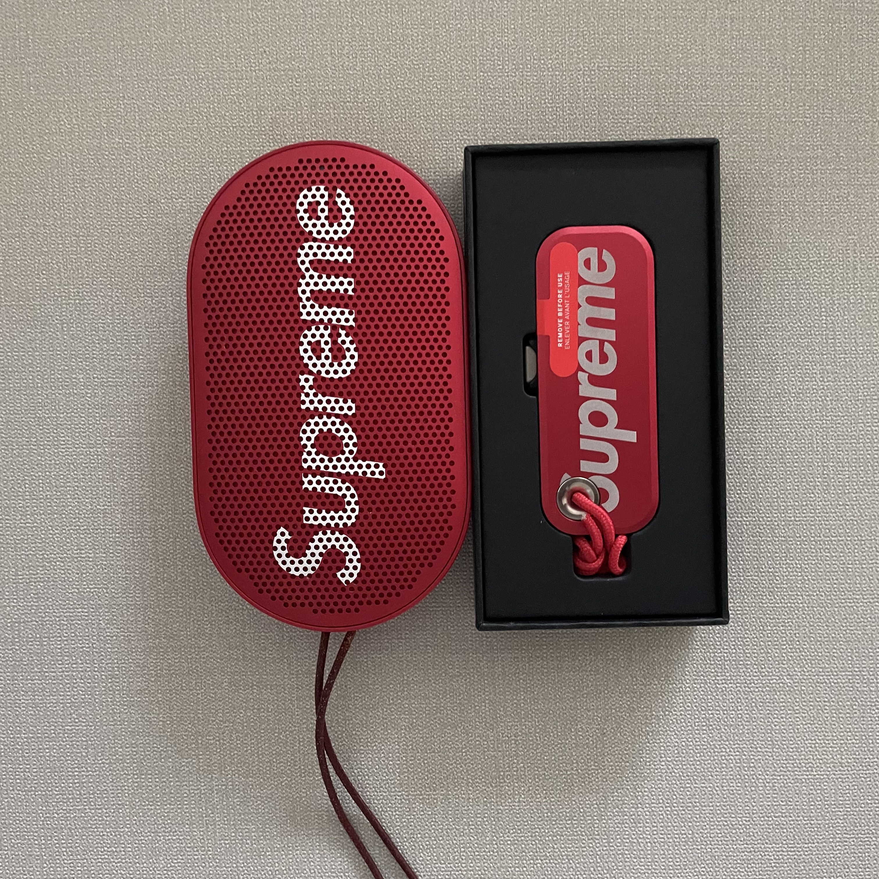 Supreme x James Brand Palmer Utility Knife Red - 23SS 착용 스타일