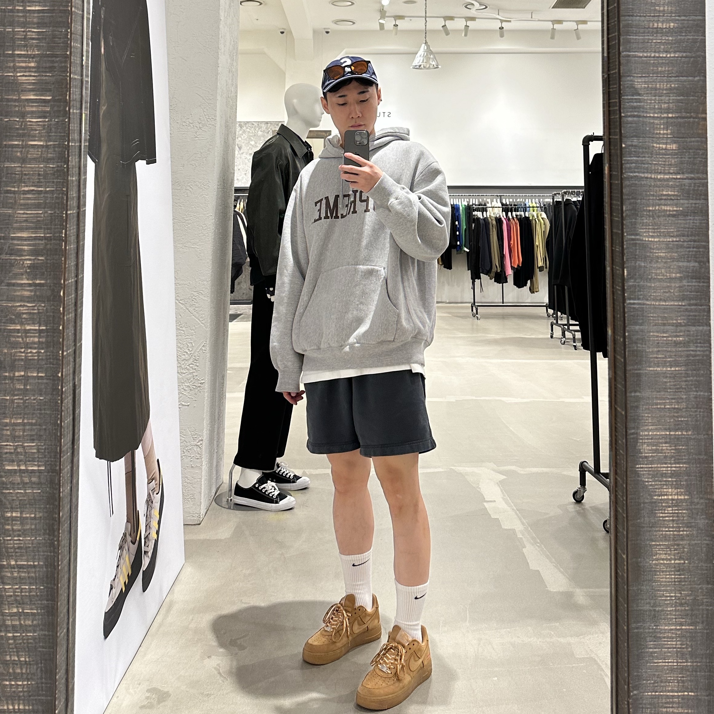 Supreme Pigment Print S Logo 6-Panel Navy - 23FW, Supreme Varsity Hooded Sweatshirt Heather Grey - 23FW 착용 스타일
