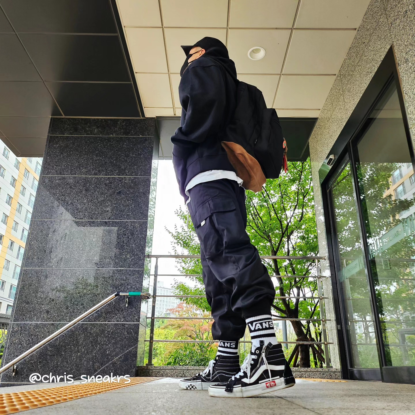 Vans Sk8-Hi Reissue Cap Black, Jordan x A Ma Maniere Jacquard Hoodie Black - Asia 착용 스타일 - 2