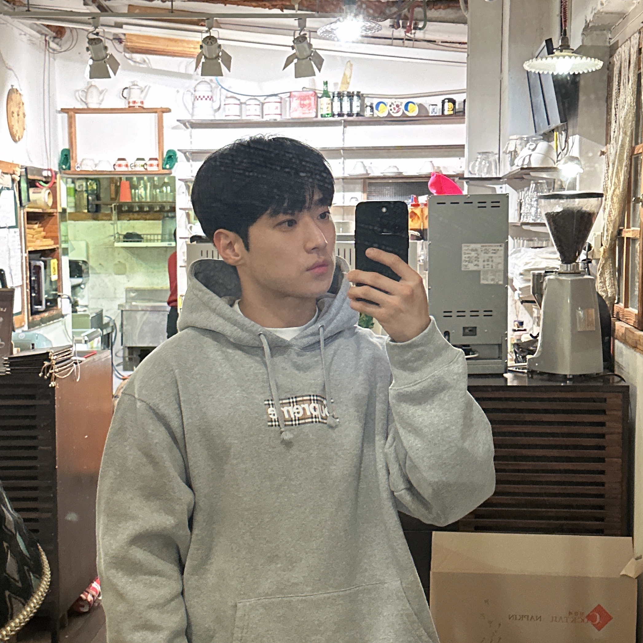 Supreme x Burberry Box Logo Hooded Sweatshirt Heather Grey - 22SS, Nike x Stussy T-Shirt White (DV1774-100) 착용 스타일