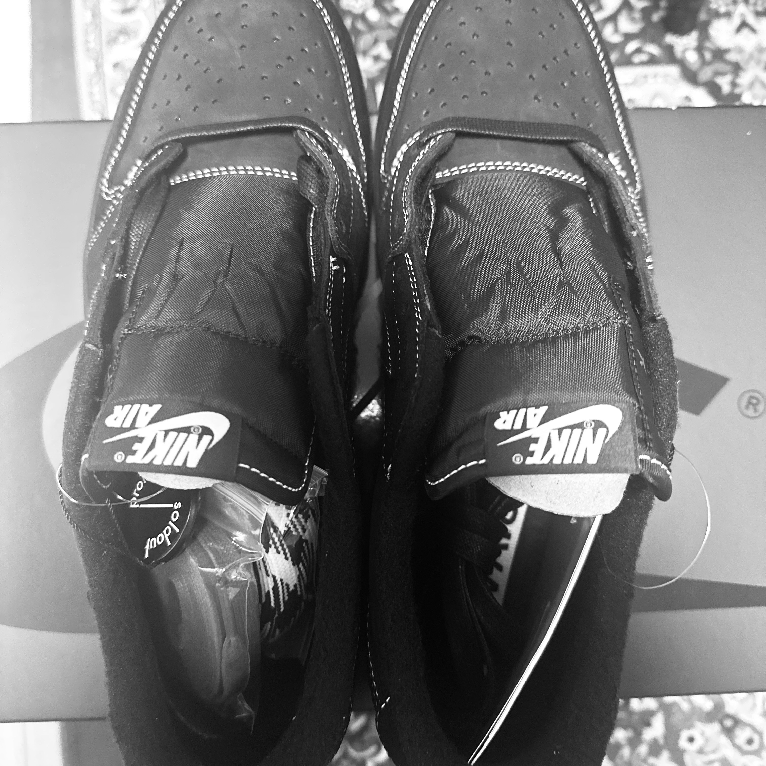 Jordan 1 x Travis Scott Retro Low OG SP Black Phantom 착용 스타일 - 2