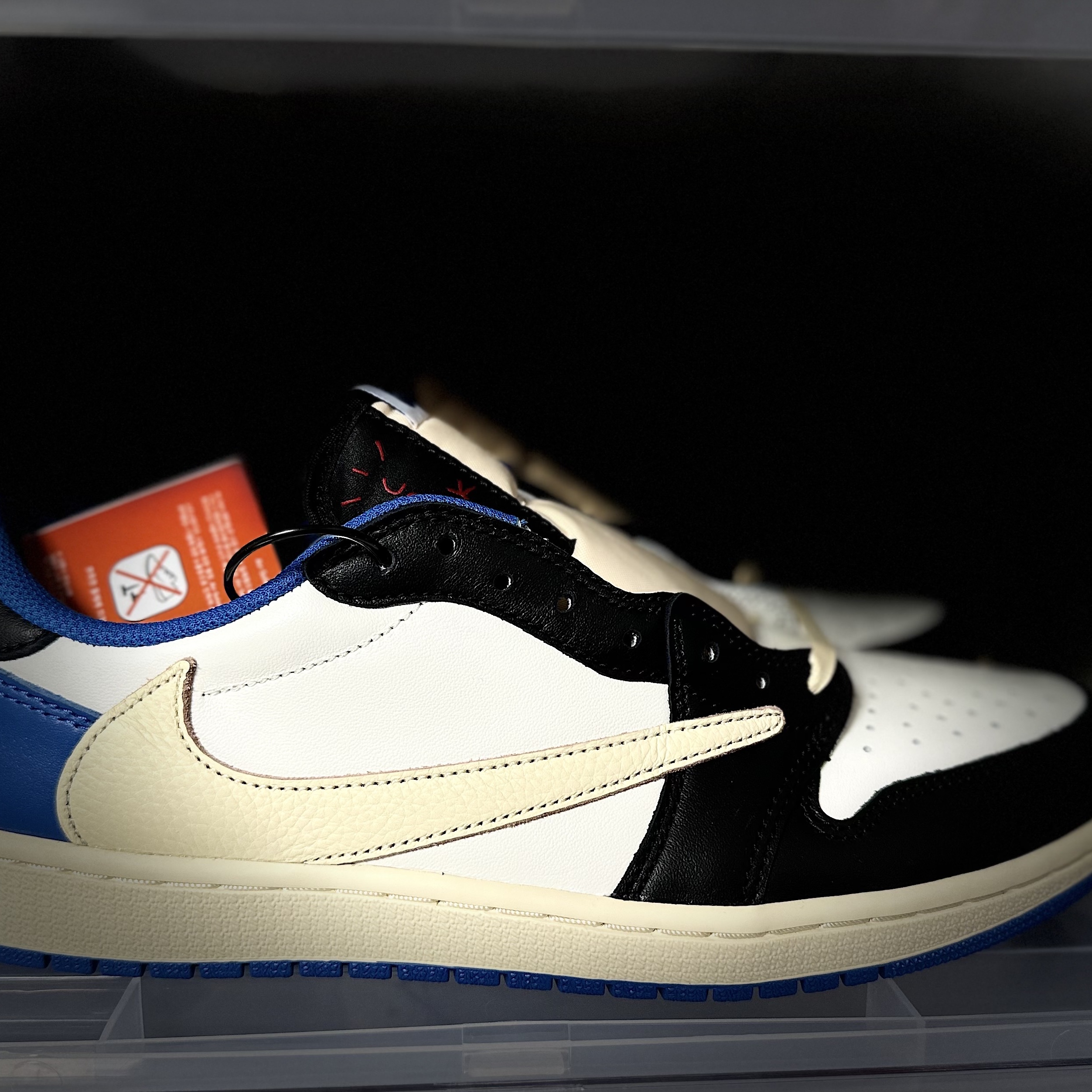Jordan 1 x Travis Scott x Fragment Retro Low OG SP Military Blue 착용 스타일 - 3
