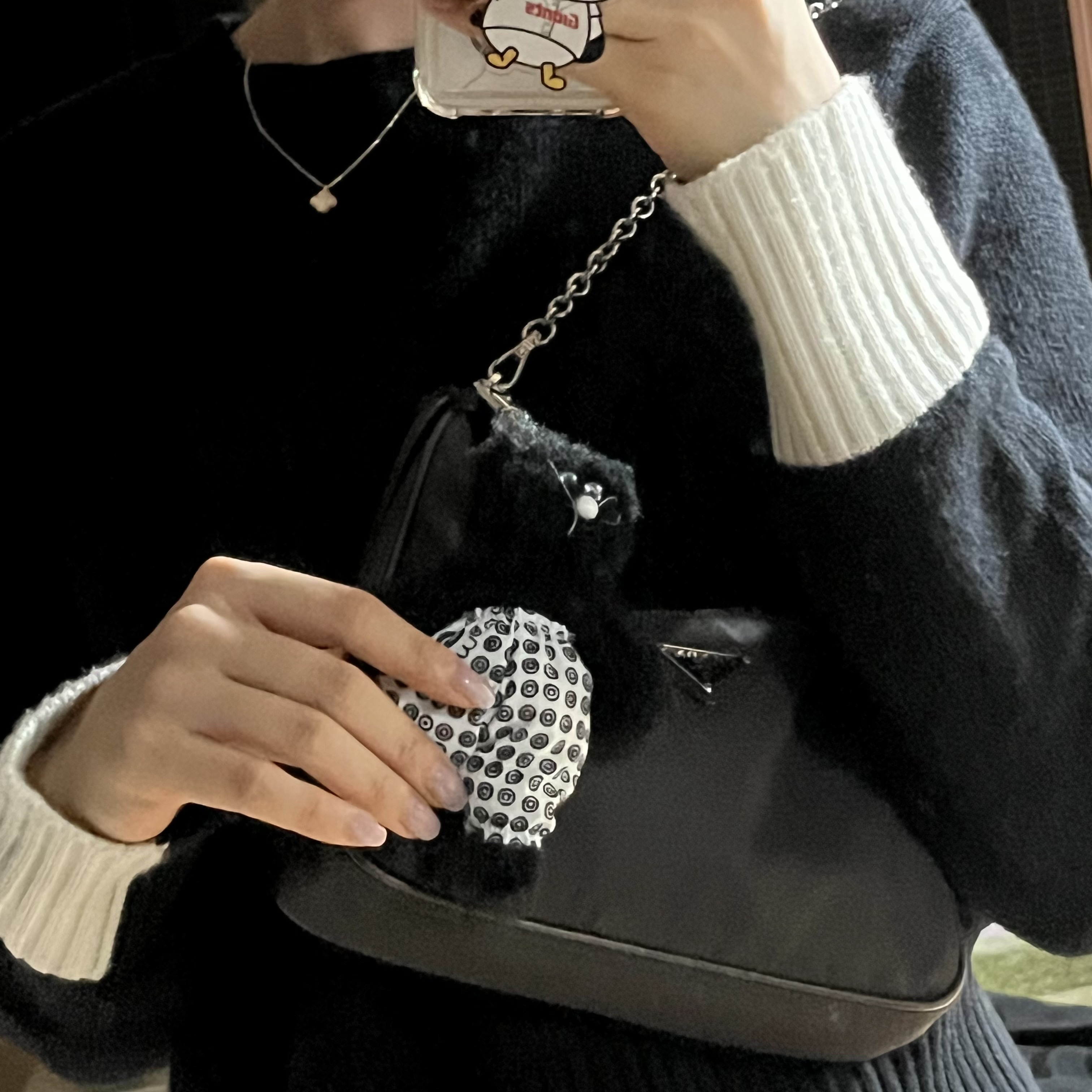 Monamhee x 10 Corso Como Bianco Keyring Black 착용 스타일