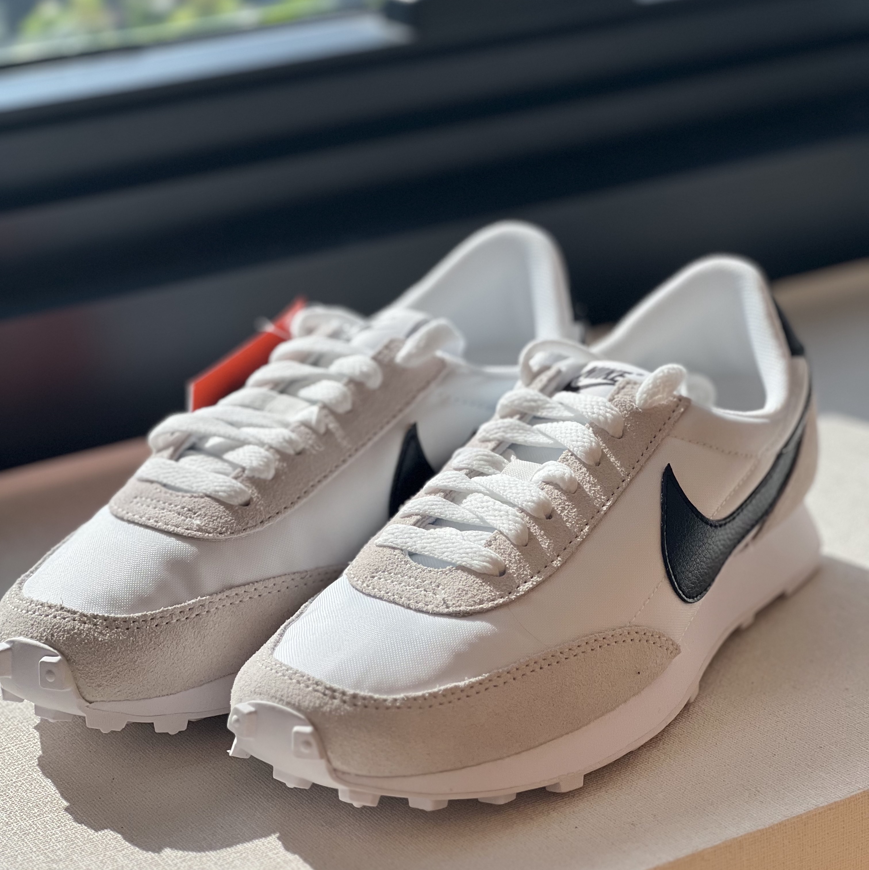 (W) Nike Daybreak Summit White Black 착용 스타일 - 1
