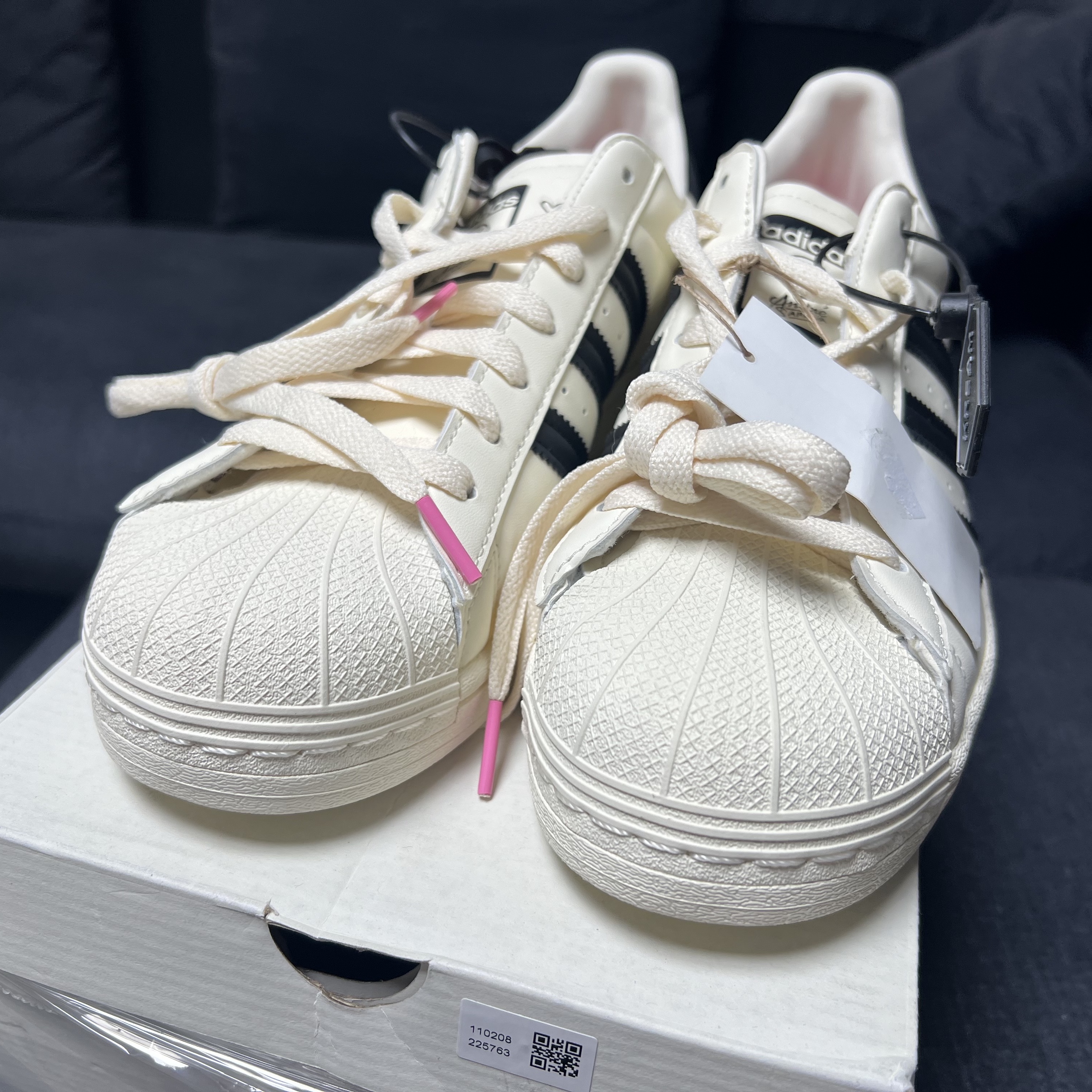 Adidas x Andre Saraiva Superstar Cream White Core Black 착용 스타일 - 4