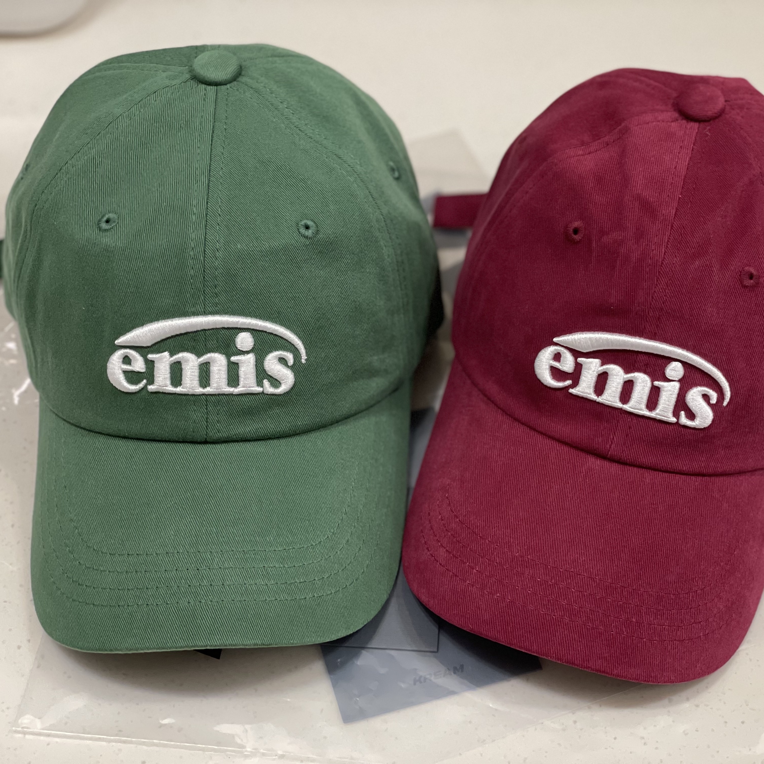 Emis New Logo Emis Cap Green 착용 스타일