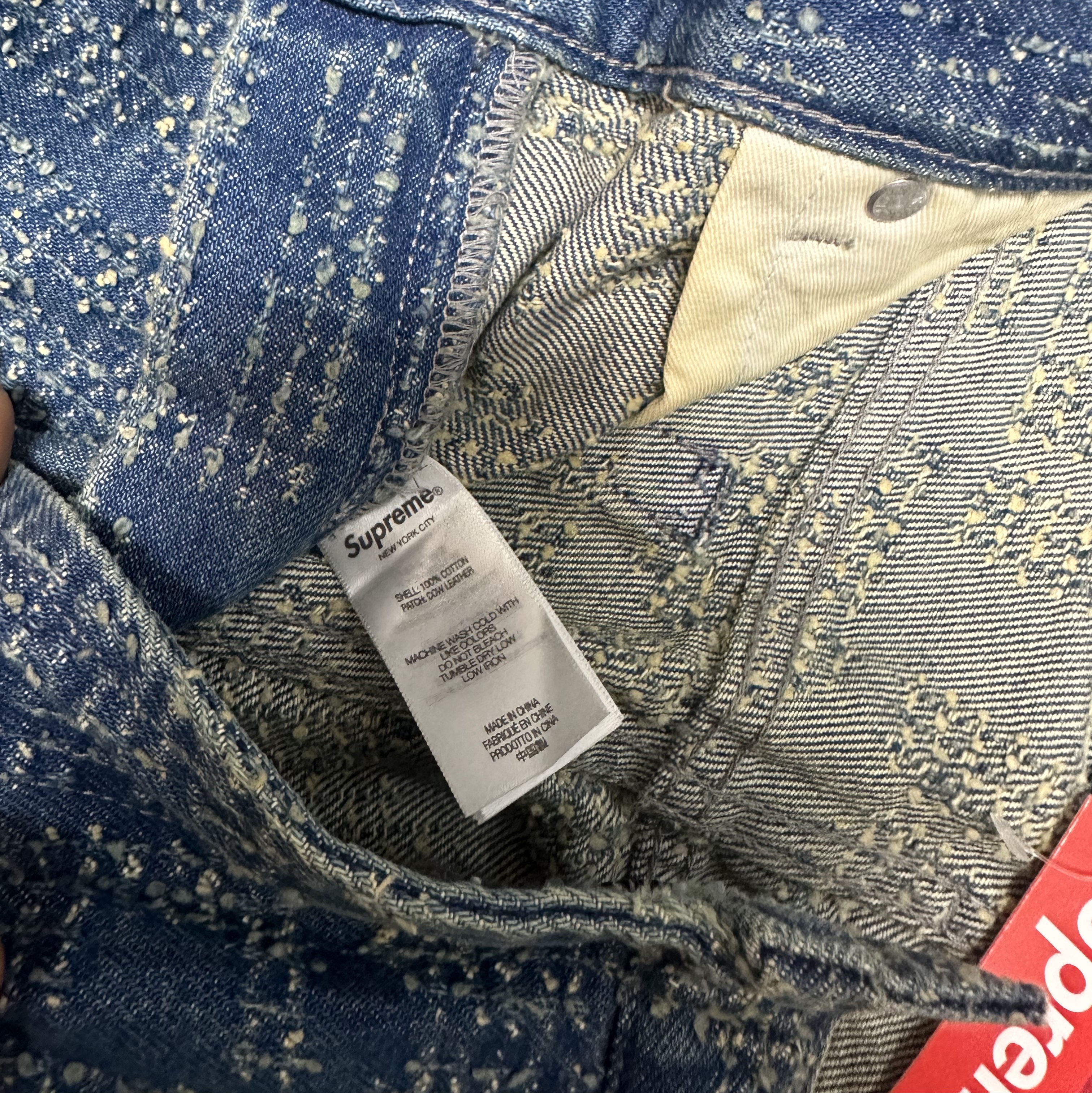 Supreme Needle Punch Regular Jean Washed Blue - 23FW, Supreme Washed Chino Twill Camp Cap Red 착용 스타일 - 4