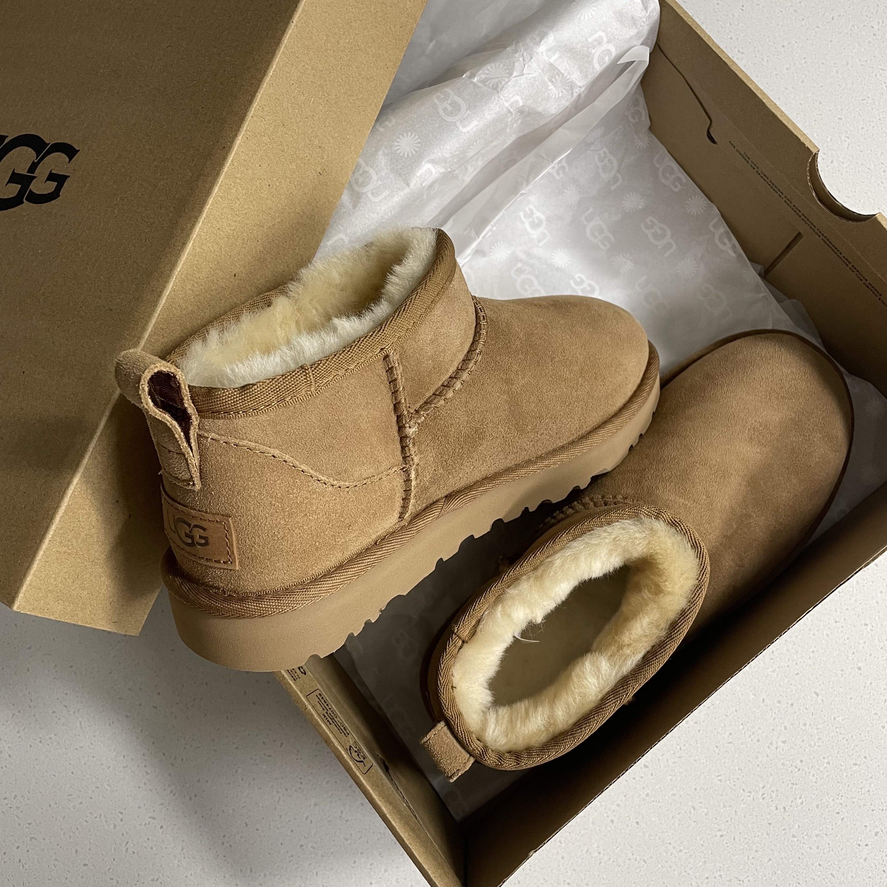 (W) UGG Classic Ultra Mini Boots Chestnut 착용 스타일