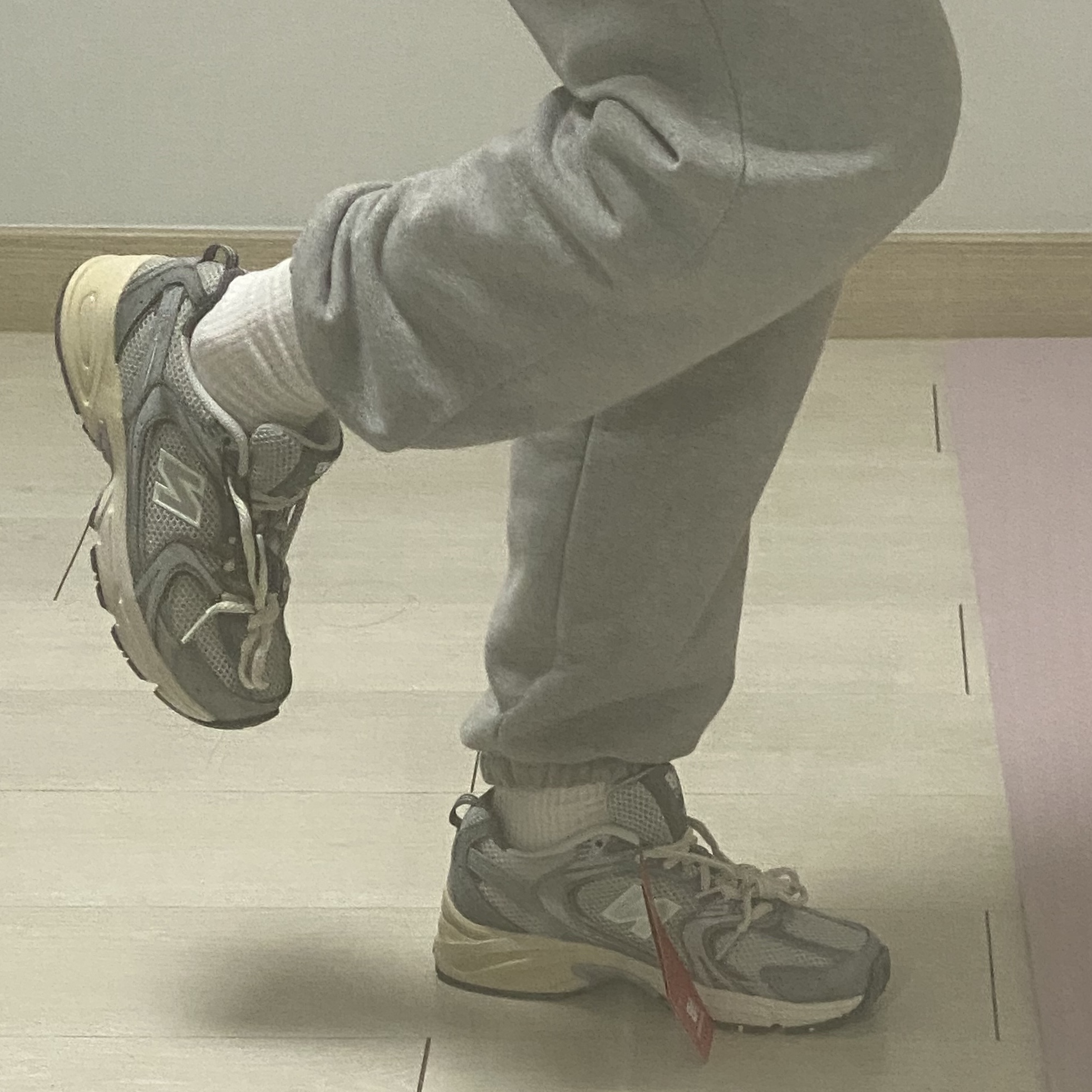 New Balance 530 Premium Vintage Grey Matter 착용 스타일