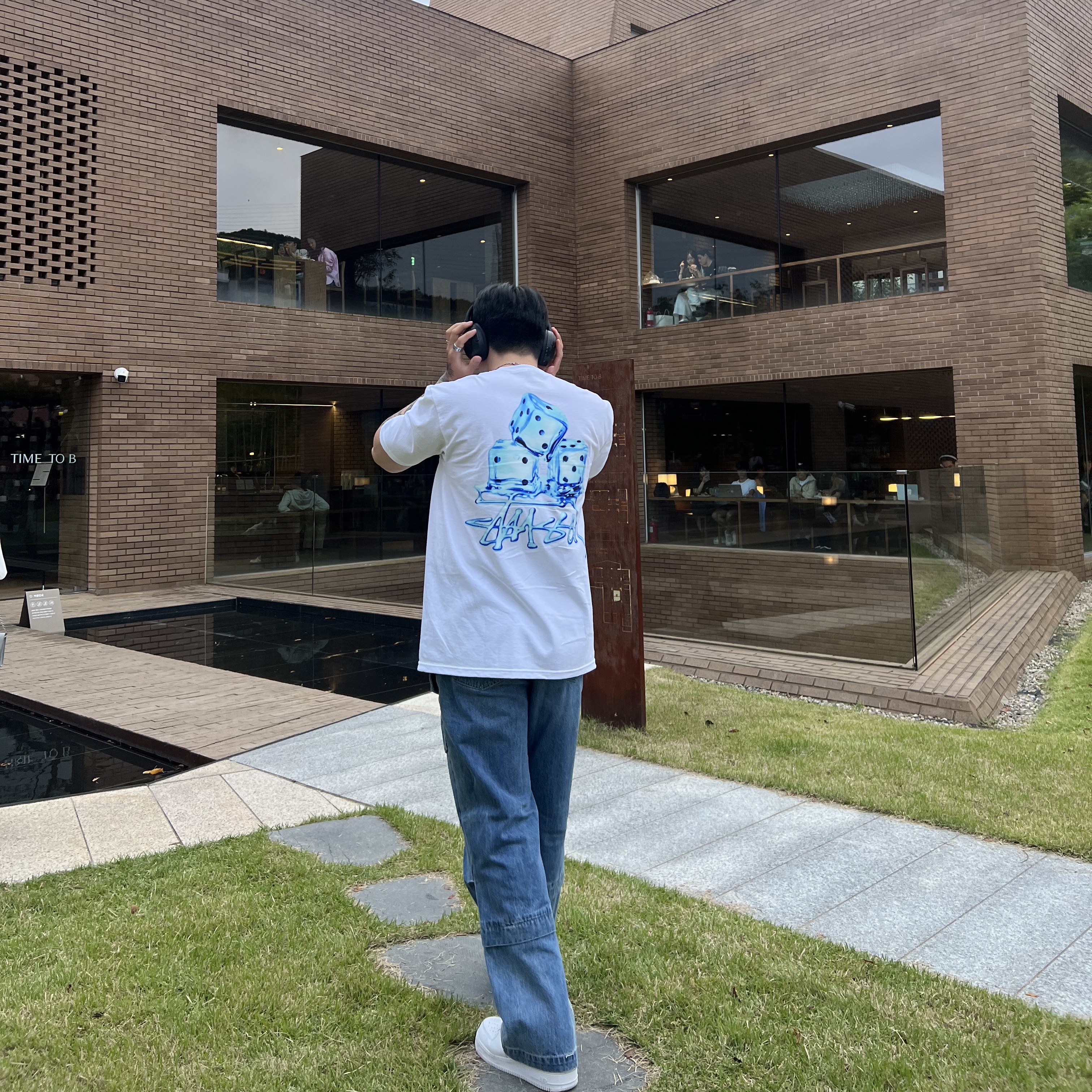 Stussy Melted T-Shirt White, Nike Air Force 1 '07 Low White 착용 스타일 - 2