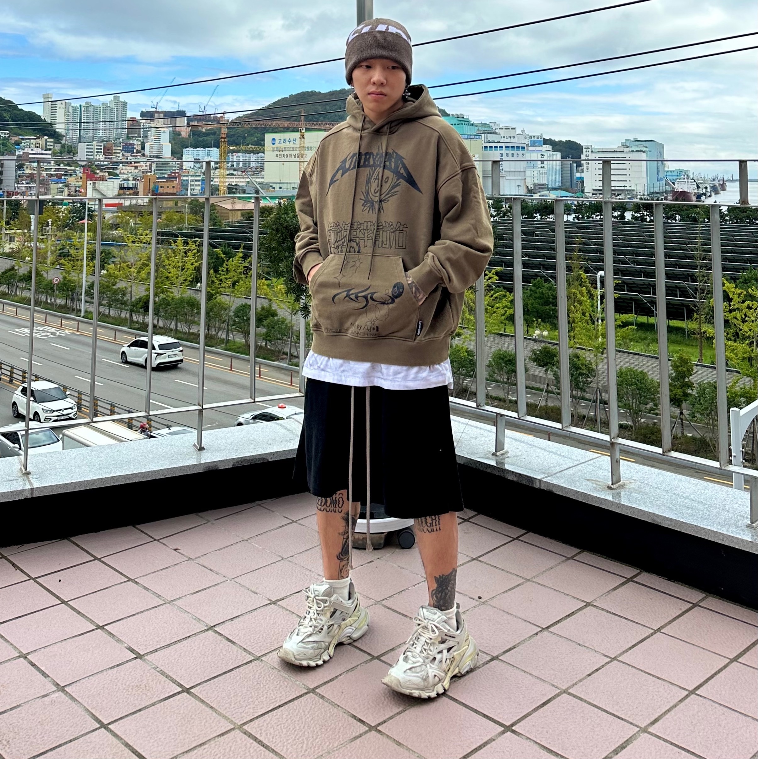 Balenciaga Track.2 Sneakers White 착용 스타일 - 3