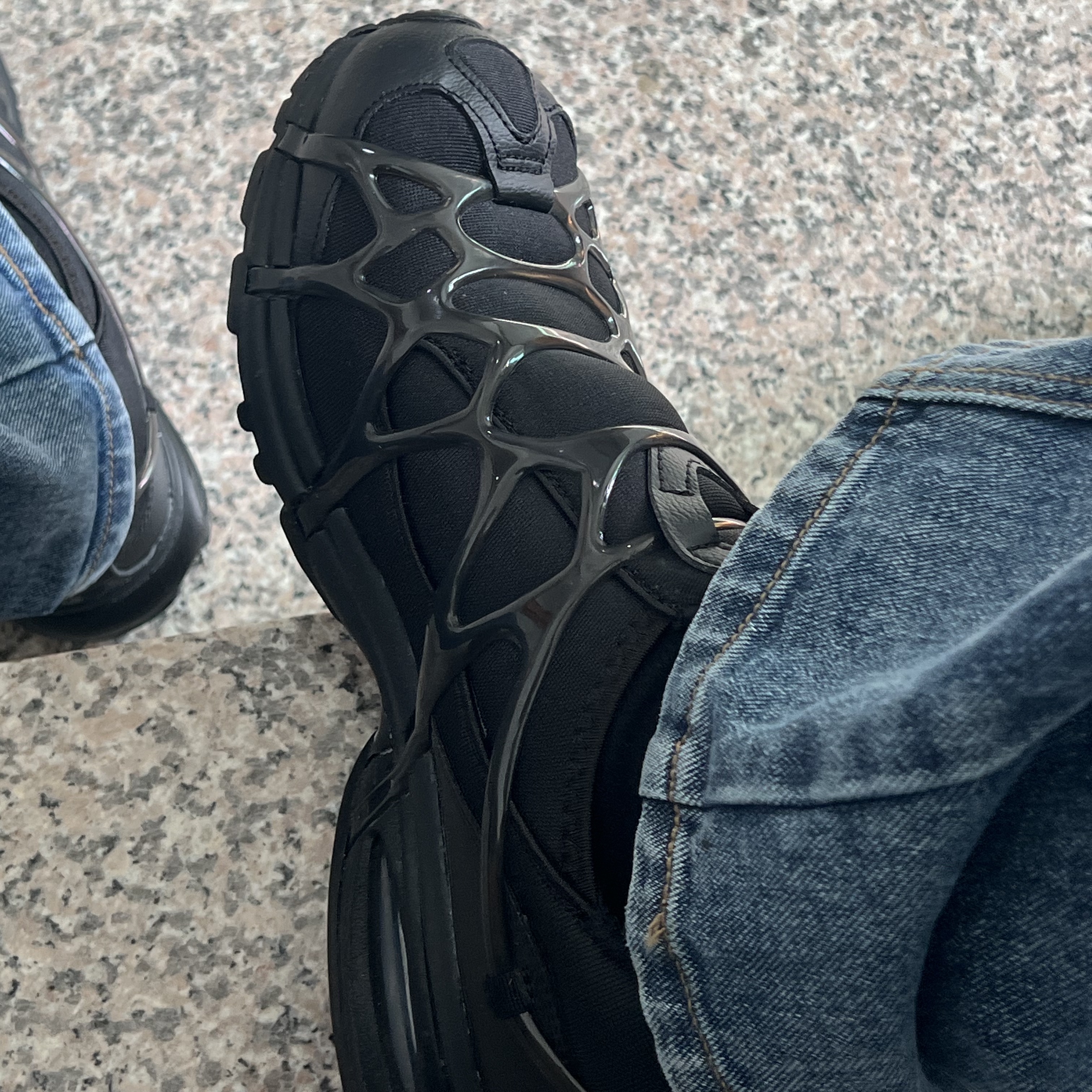 Nike Air Kukini Triple Black 착용 스타일 - 2