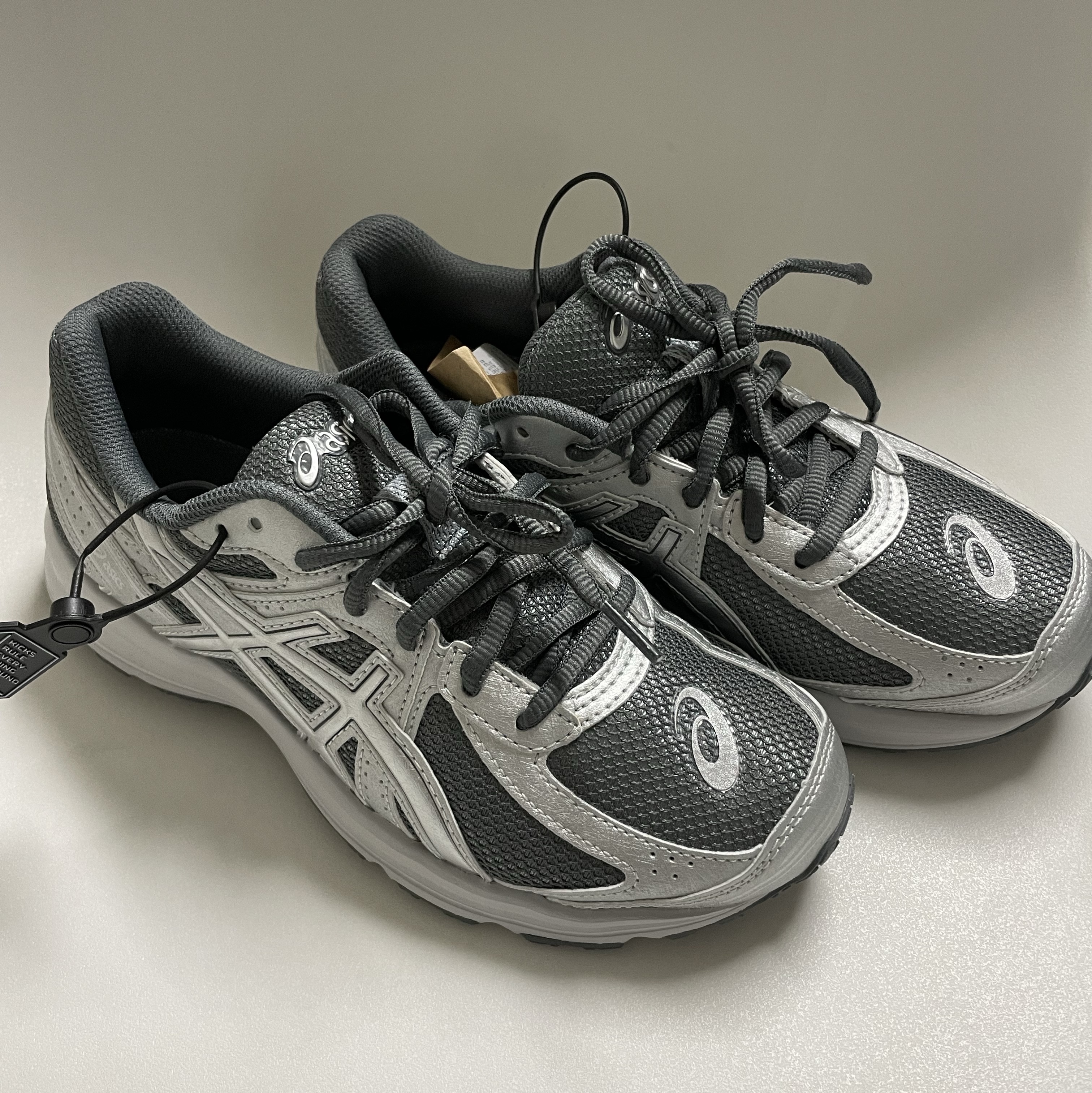 Asics Jog 100 S SMU Sheet Rock Pure Silver - 2E Wide 착용 스타일 - 1
