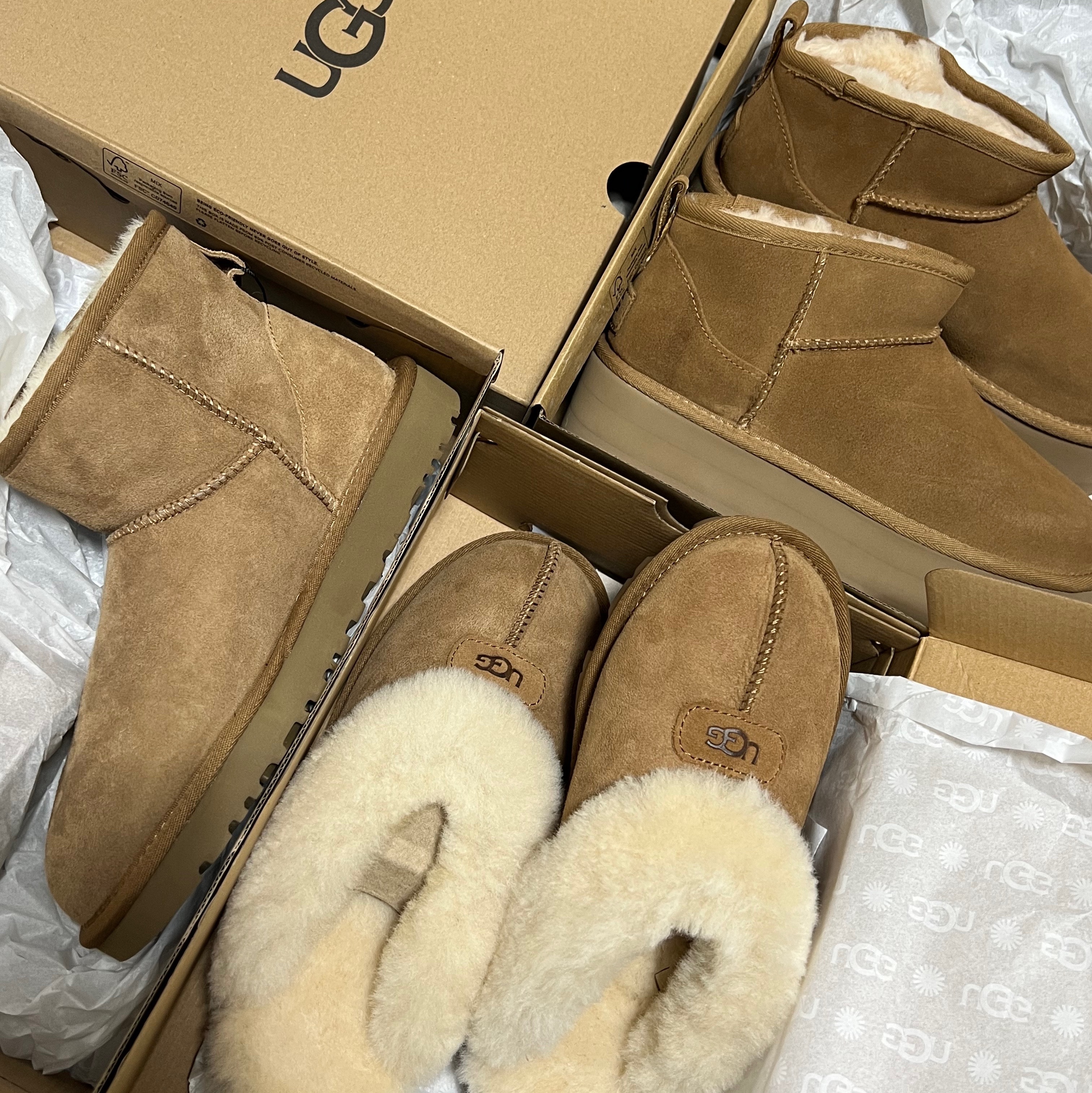(W) UGG Classic Mini II Boots Chestnut, (W) UGG Coquette Slipper Chestnut 착용 스타일