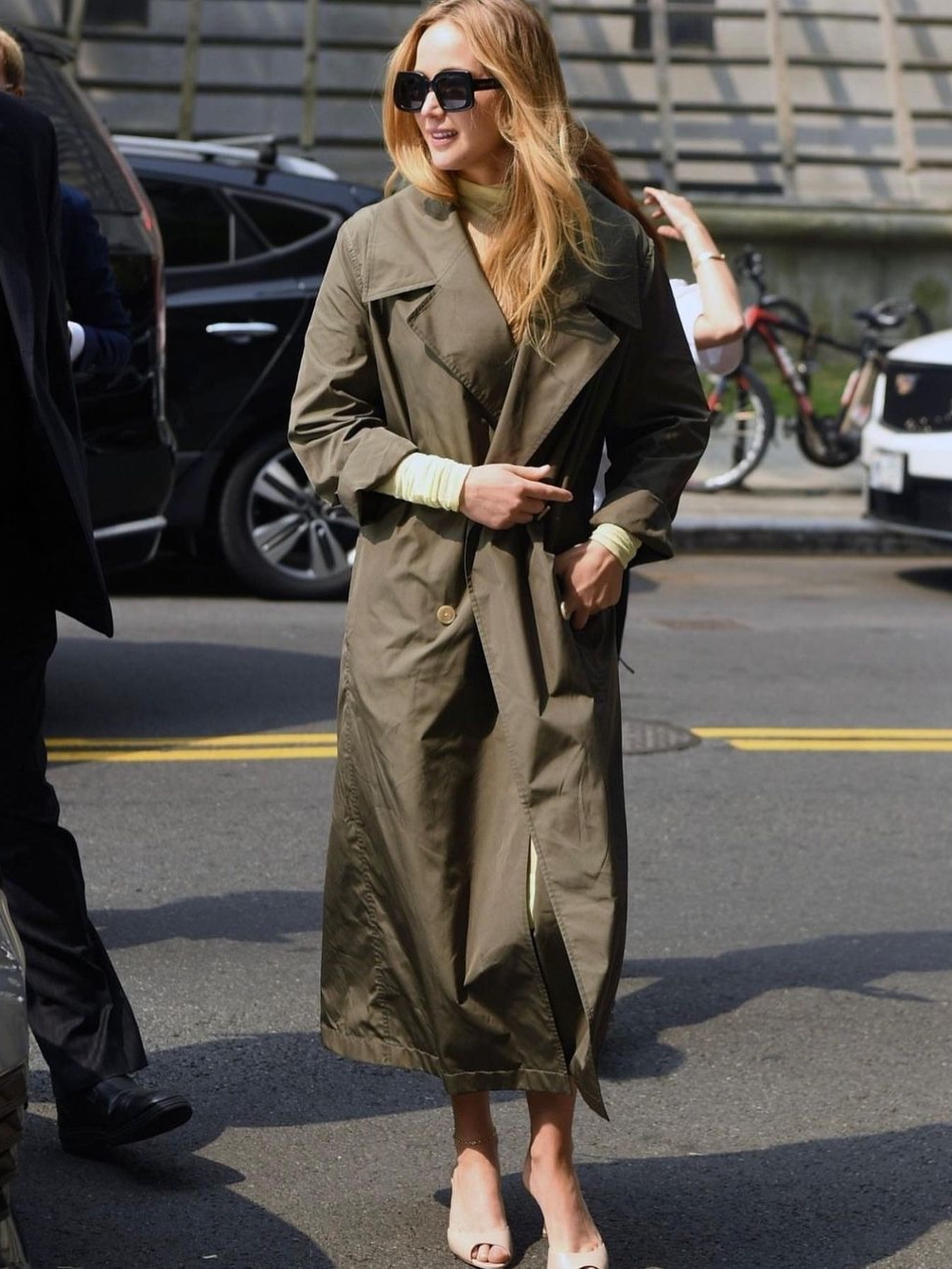 (W) Moncler Villerest Trench Coat Beige - 23SS, (W) A.P.C. Greta Trench Dark Navy 착용 스타일 - 2