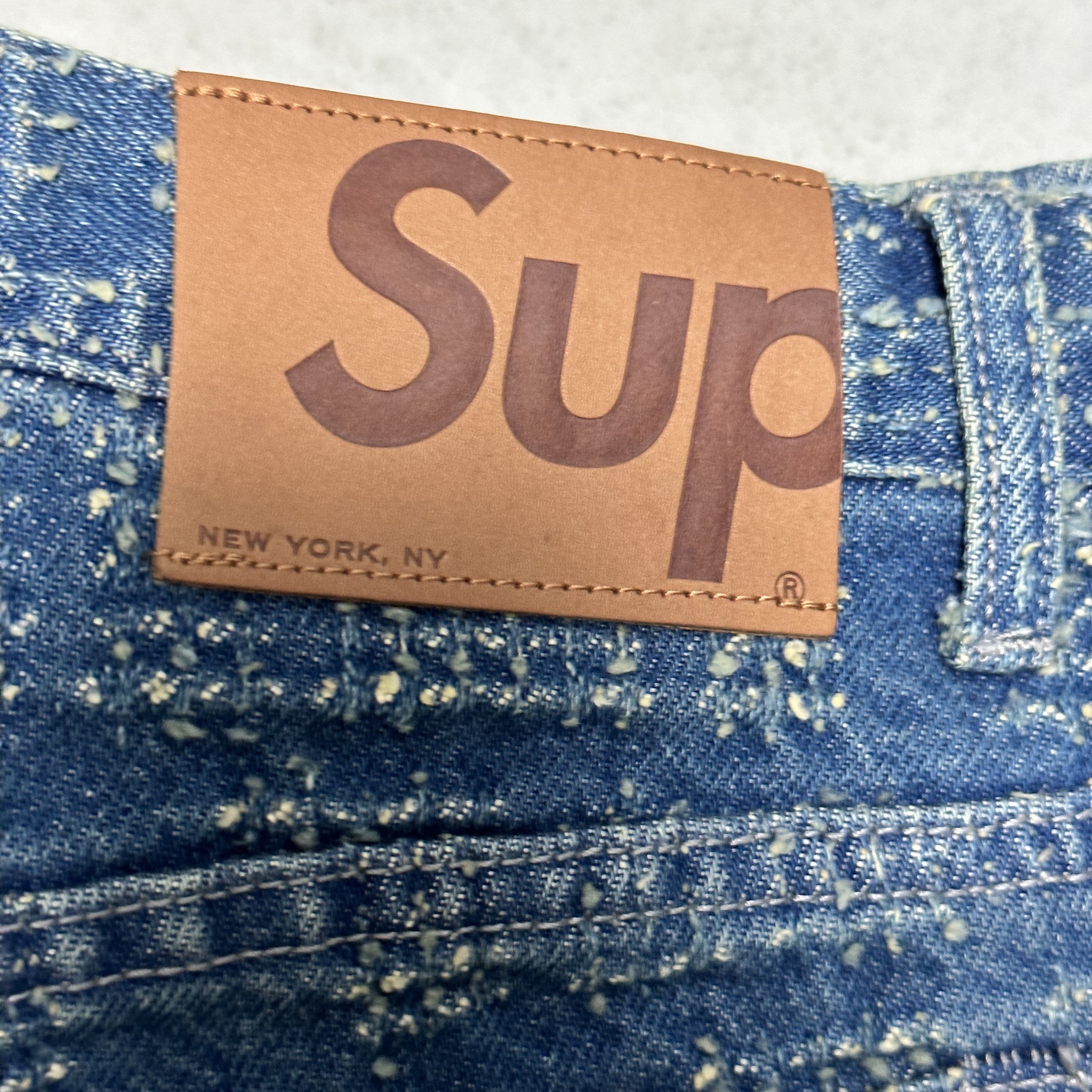 Supreme Needle Punch Regular Jean Washed Blue - 23FW, Supreme Washed Chino Twill Camp Cap Red 착용 스타일 - 3
