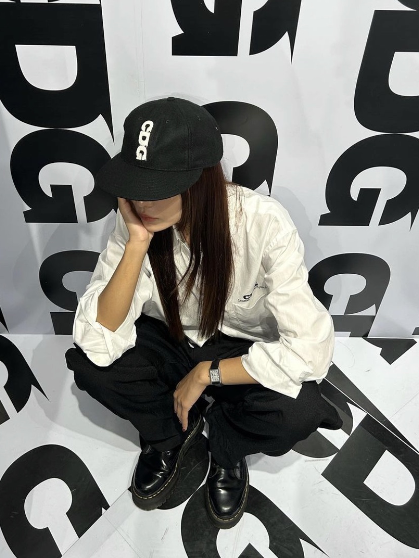 CDG x Ebbets Field Vintage Ball Cap 2 Black, CDG Plain Shirt White 착용 스타일