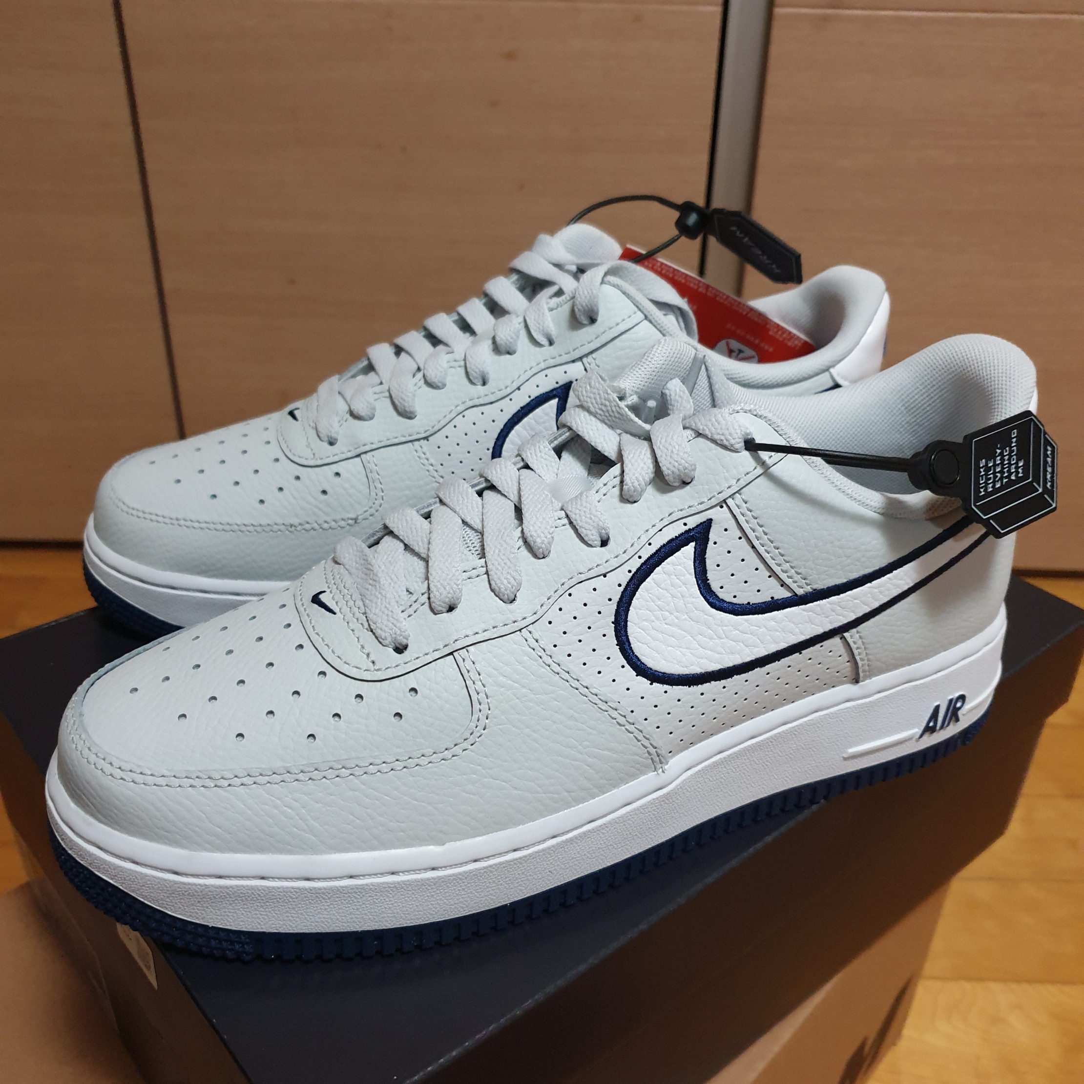 Nike Air Force 1 '07 Photon Dust White 착용 스타일 - 1