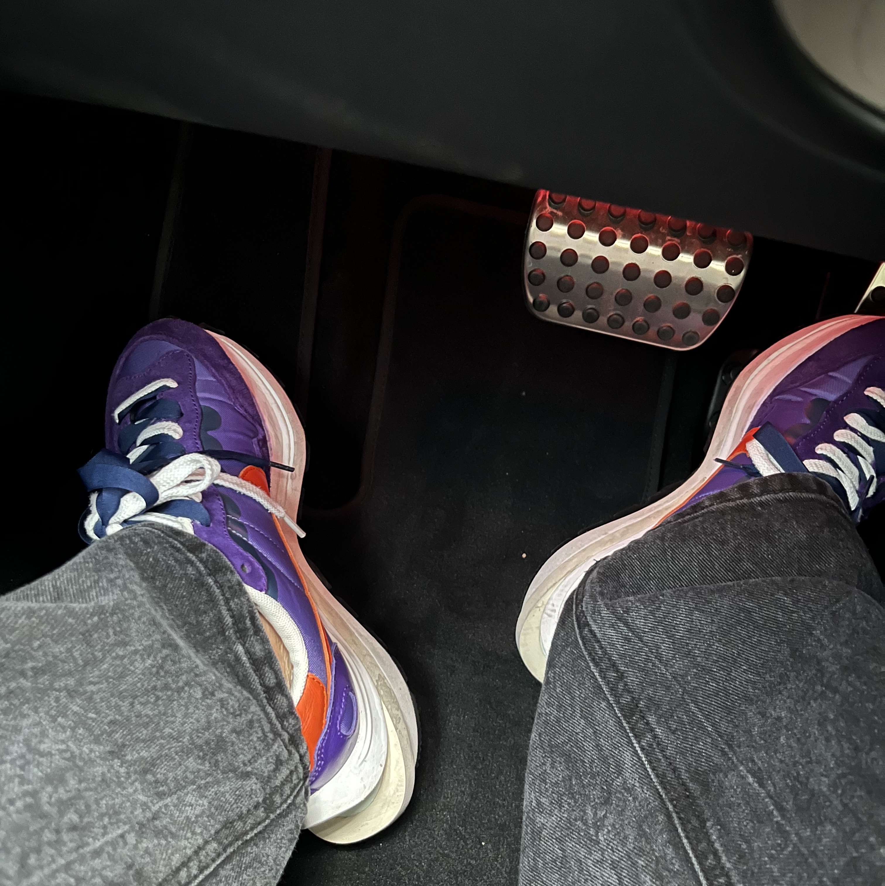 Nike x Sacai VaporWaffle Dark Iris 착용 스타일