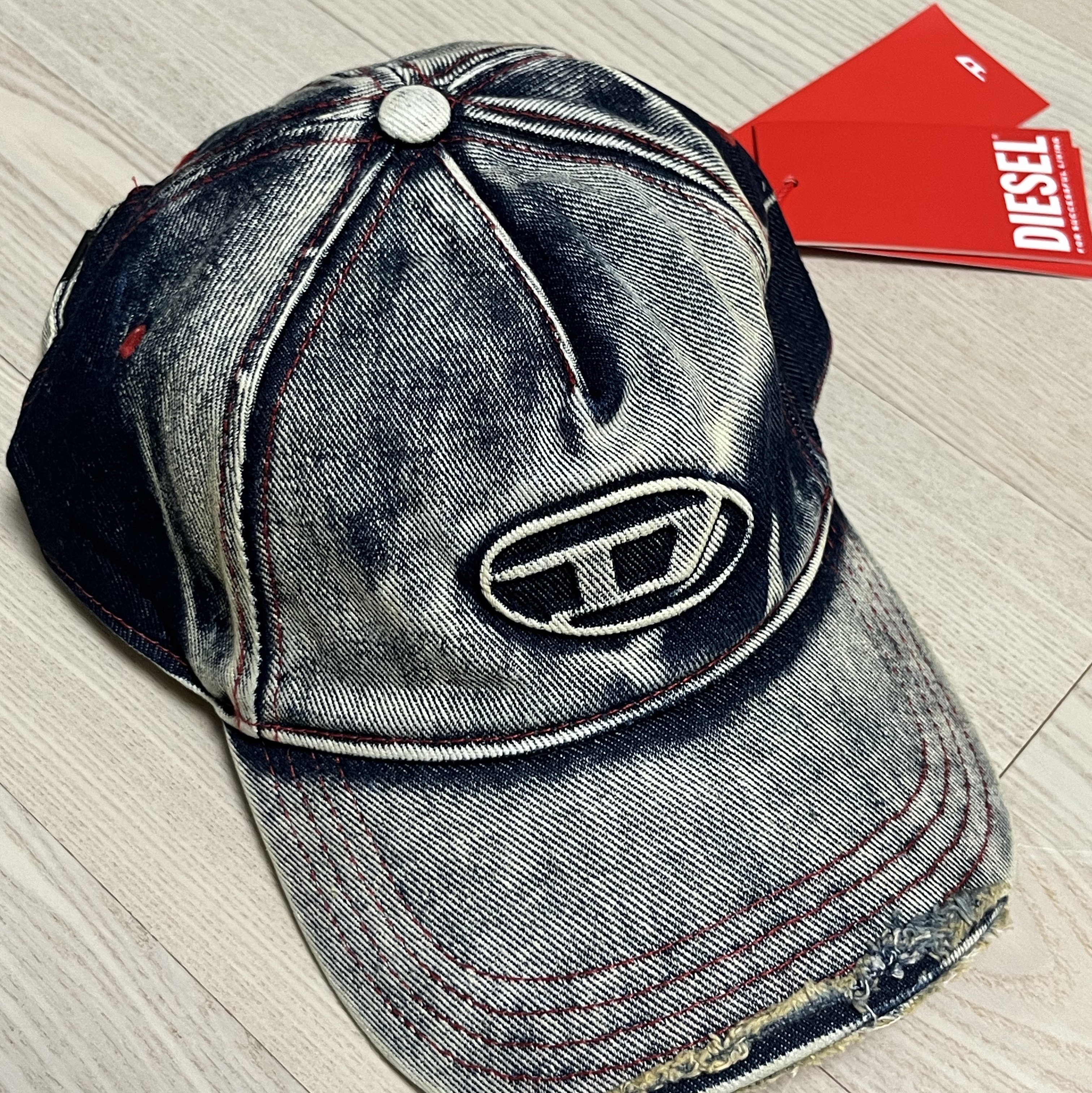 Diesel C-Seymon Treated Denim Baseball Cap Blue White 착용 스타일 - 2