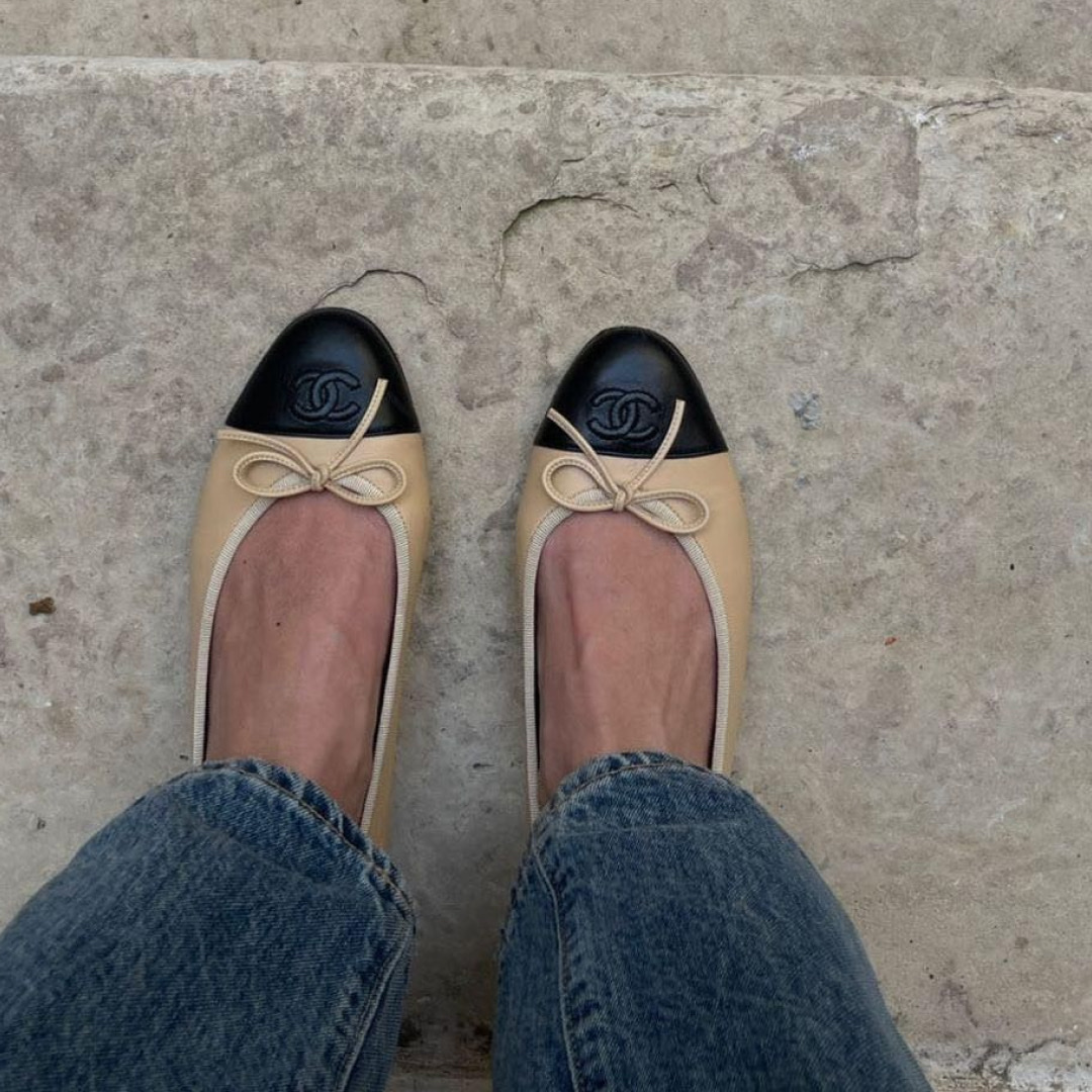 (W) Chanel Ballerina Flat Lambskin & Beige Black 착용 스타일 - 4