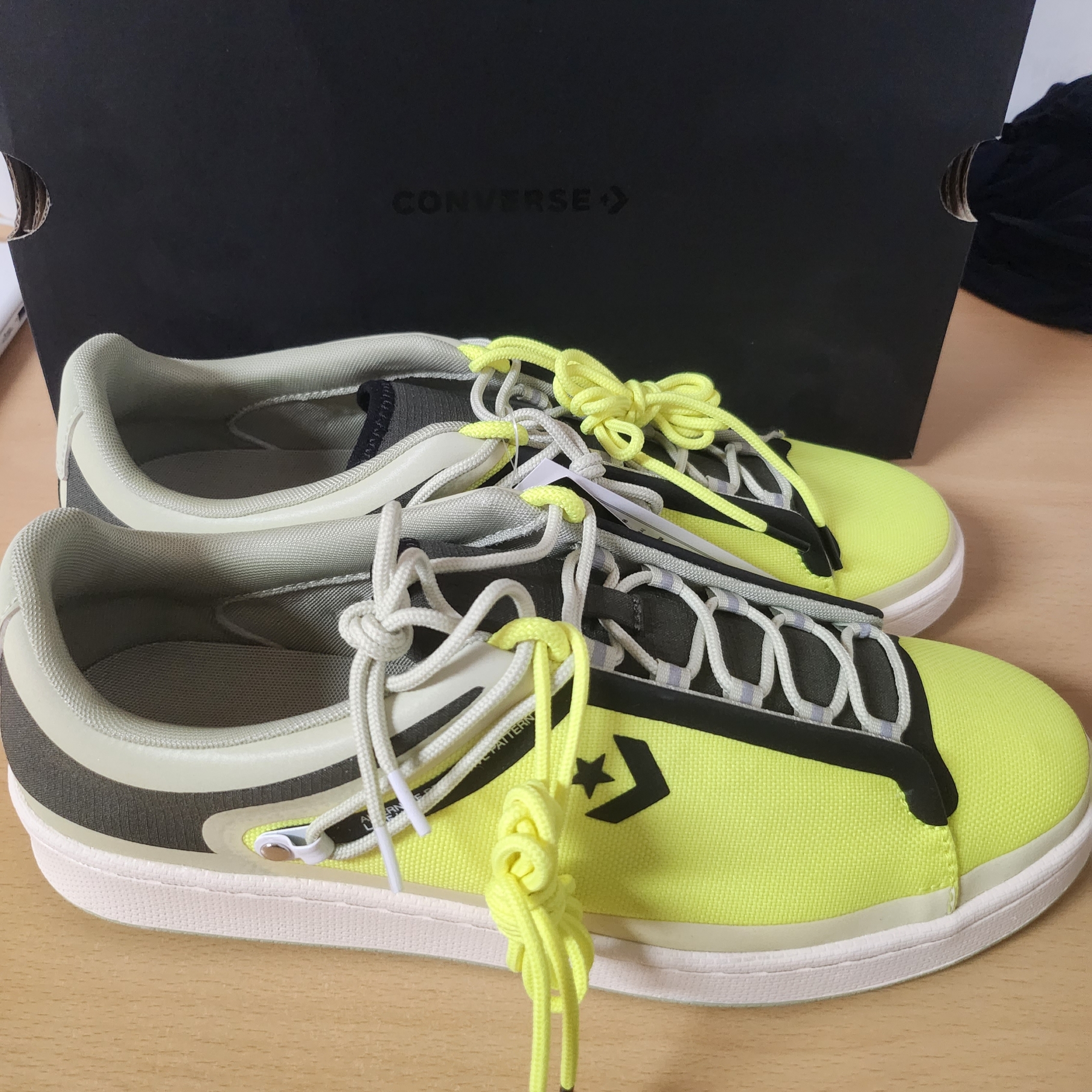 Converse Pro Leather Ox Lemon Venom 착용 스타일