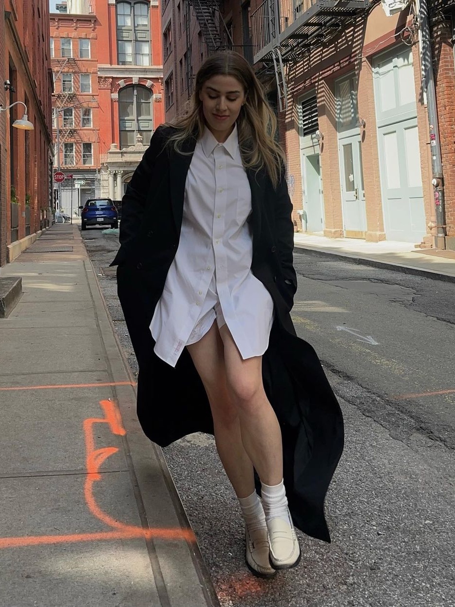 (W) Moncler Villerest Trench Coat Beige - 23SS, (W) A.P.C. Greta Trench Dark Navy 착용 스타일 - 3