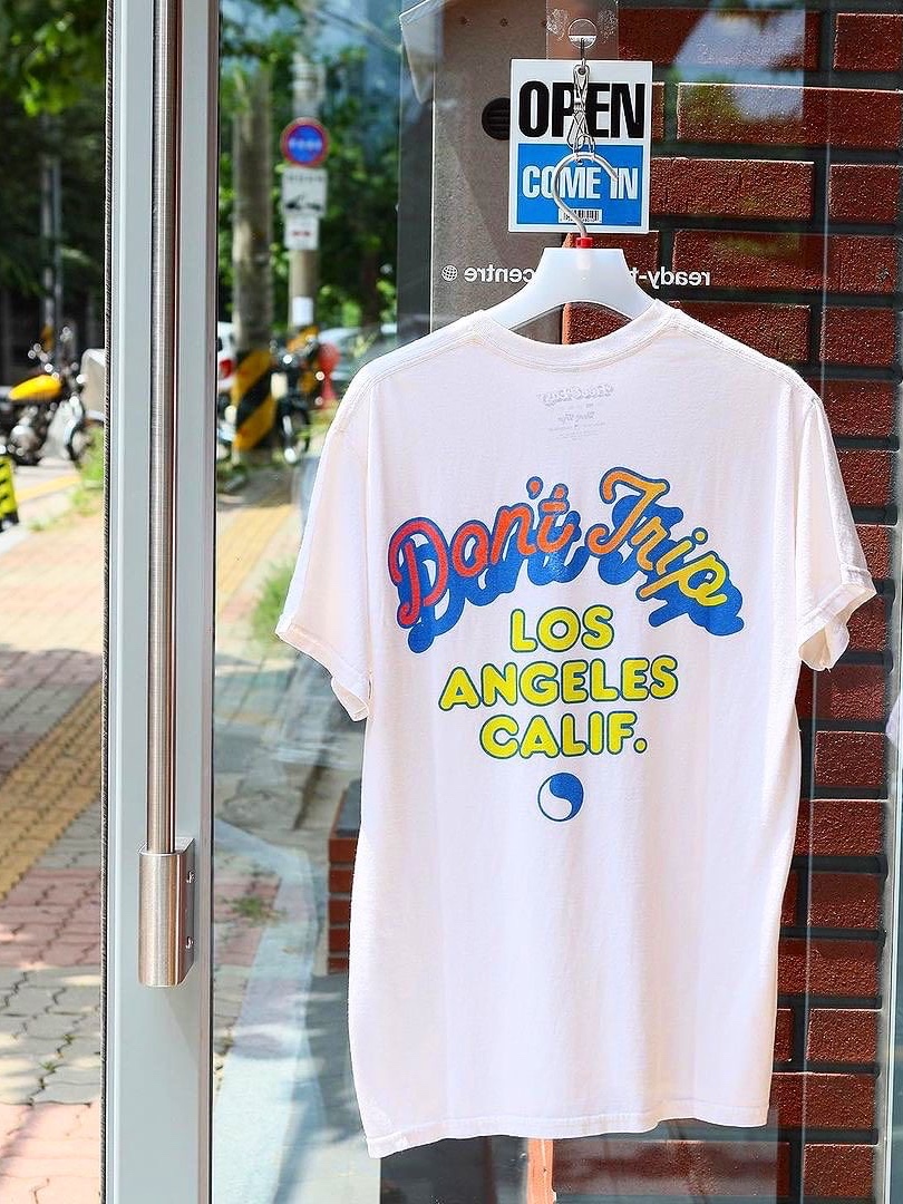 Free & Easy Neon SS T-Shirt Coconut 착용 스타일 - 1