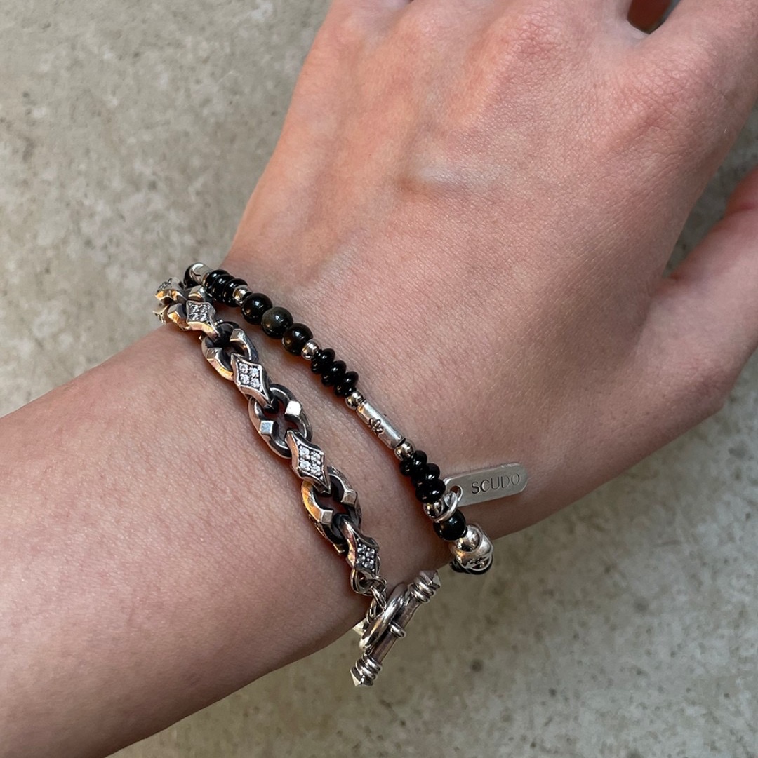 Scudo Ethnic Obsidian Onyx Karen Beads Bracelet 착용 스타일