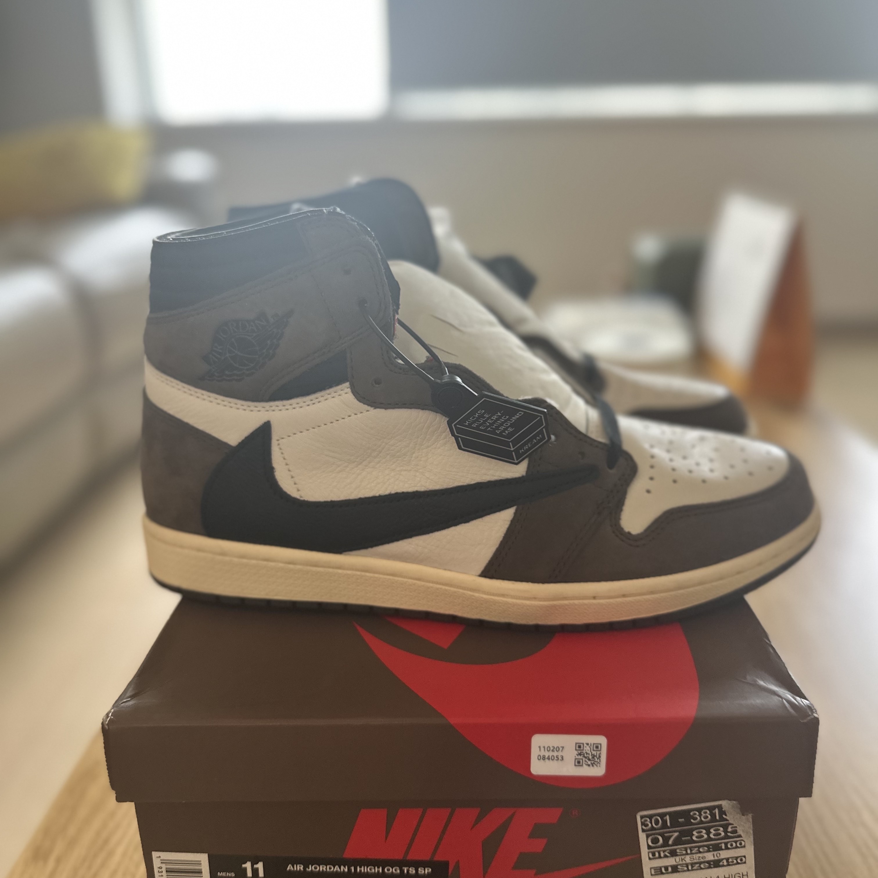Jordan 1 x Travis Scott Retro High OG SP Mocha 착용 스타일 - 2