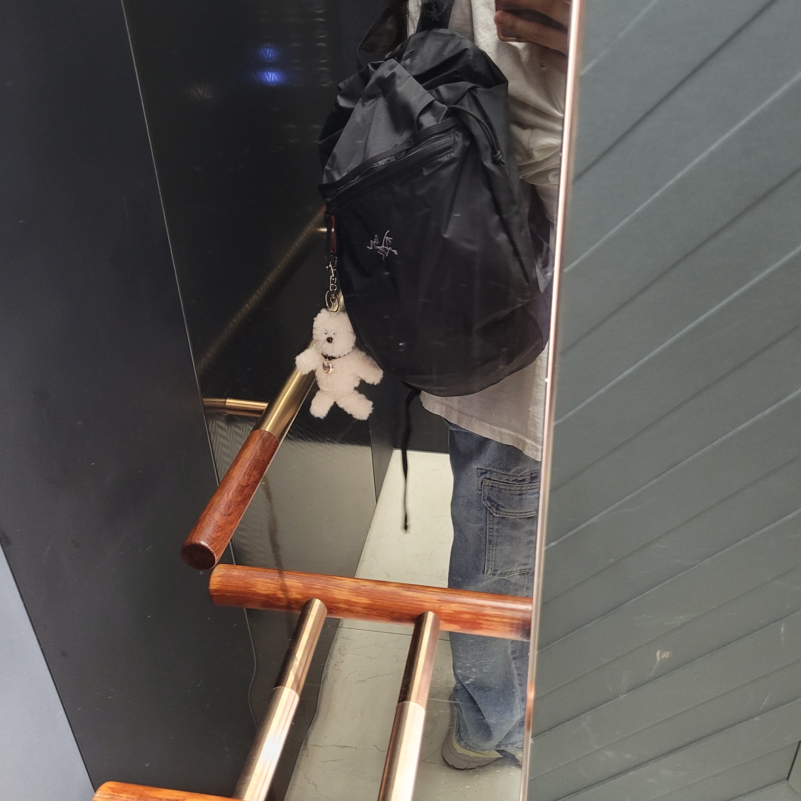 Arc'teryx Heliad 15 Backpack Boxcar, Arc'teryx Heliad 10 Backpack Black 착용 스타일 - 2