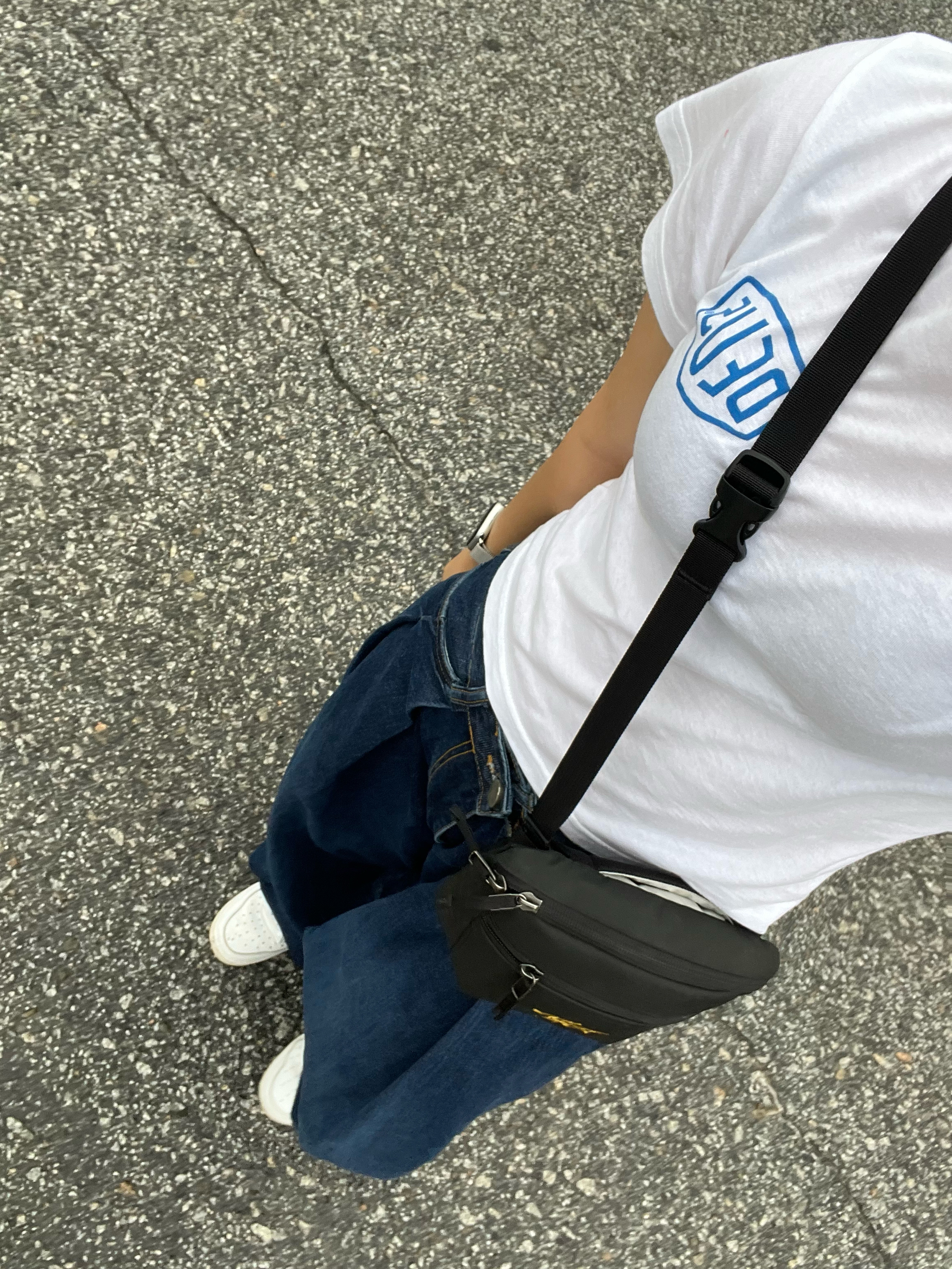 Zara x Ader Error Wide Leg Jeans Blue, (Kids) Deus Ex Machina College Seongsu T-Shirt White Midnight Blue 착용 스타일 - 1