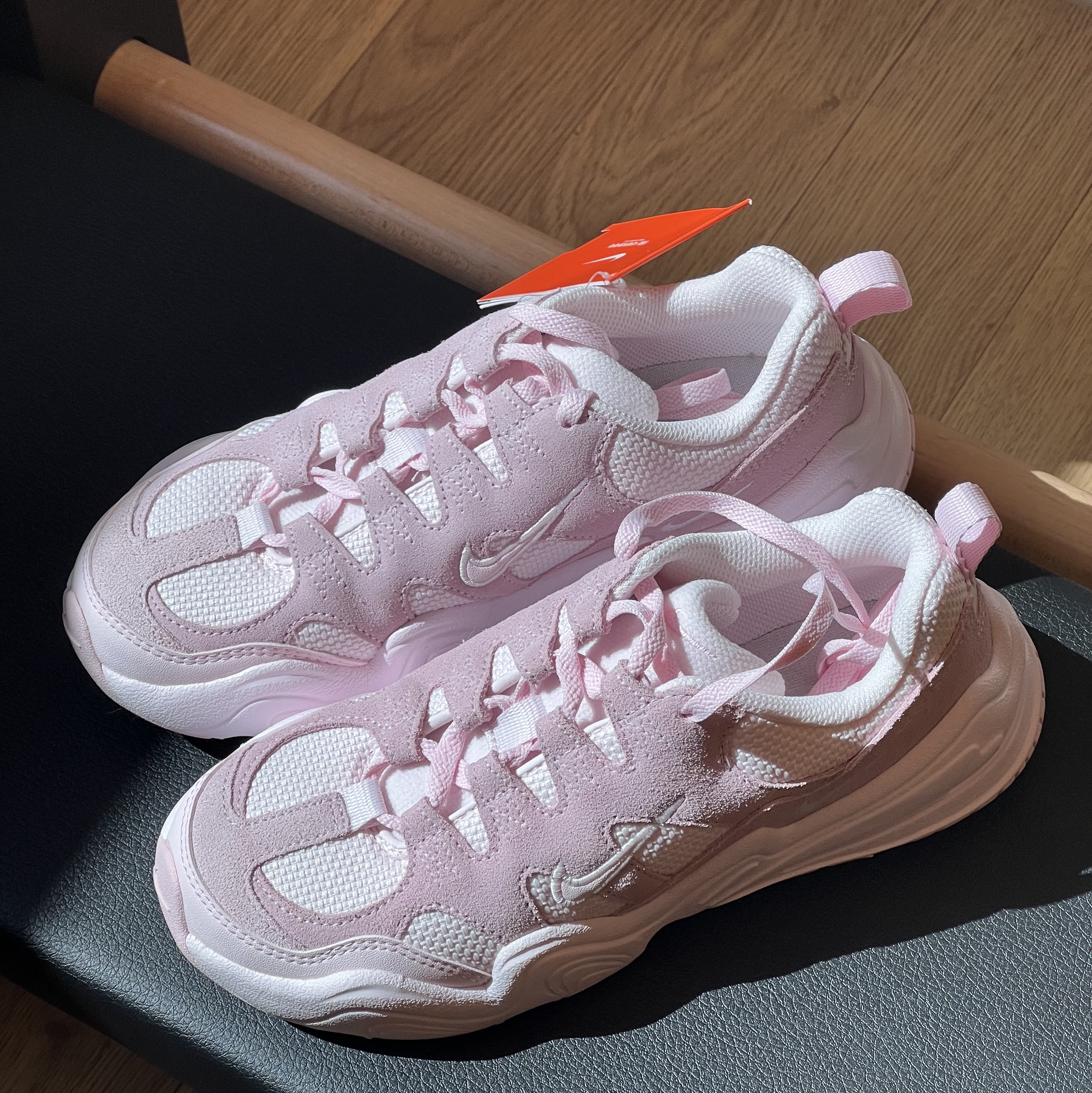 (W) Nike Tech Hera Pearl Pink 착용 스타일 - 2