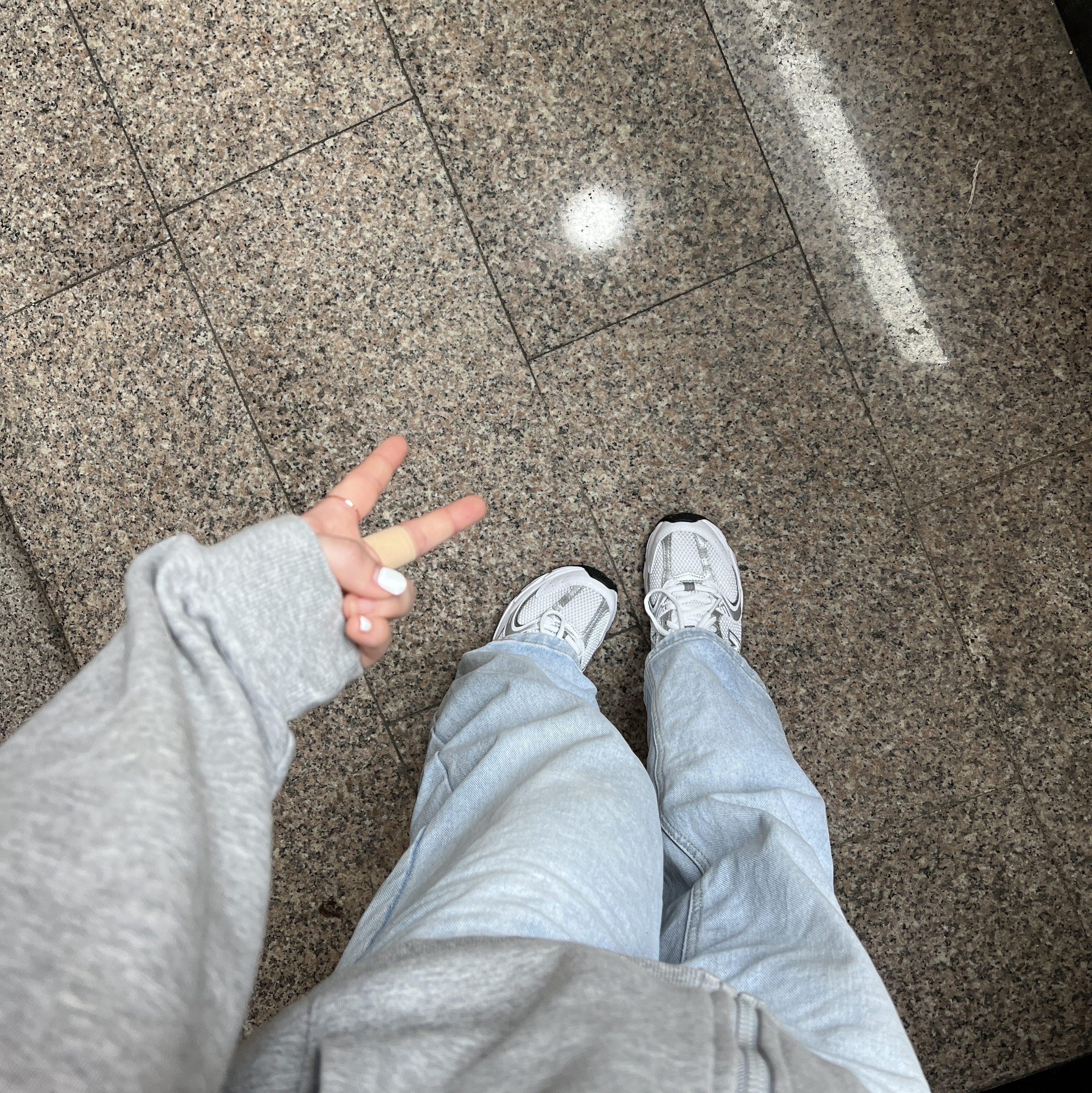 New Balance 530 White Silver 착용 스타일