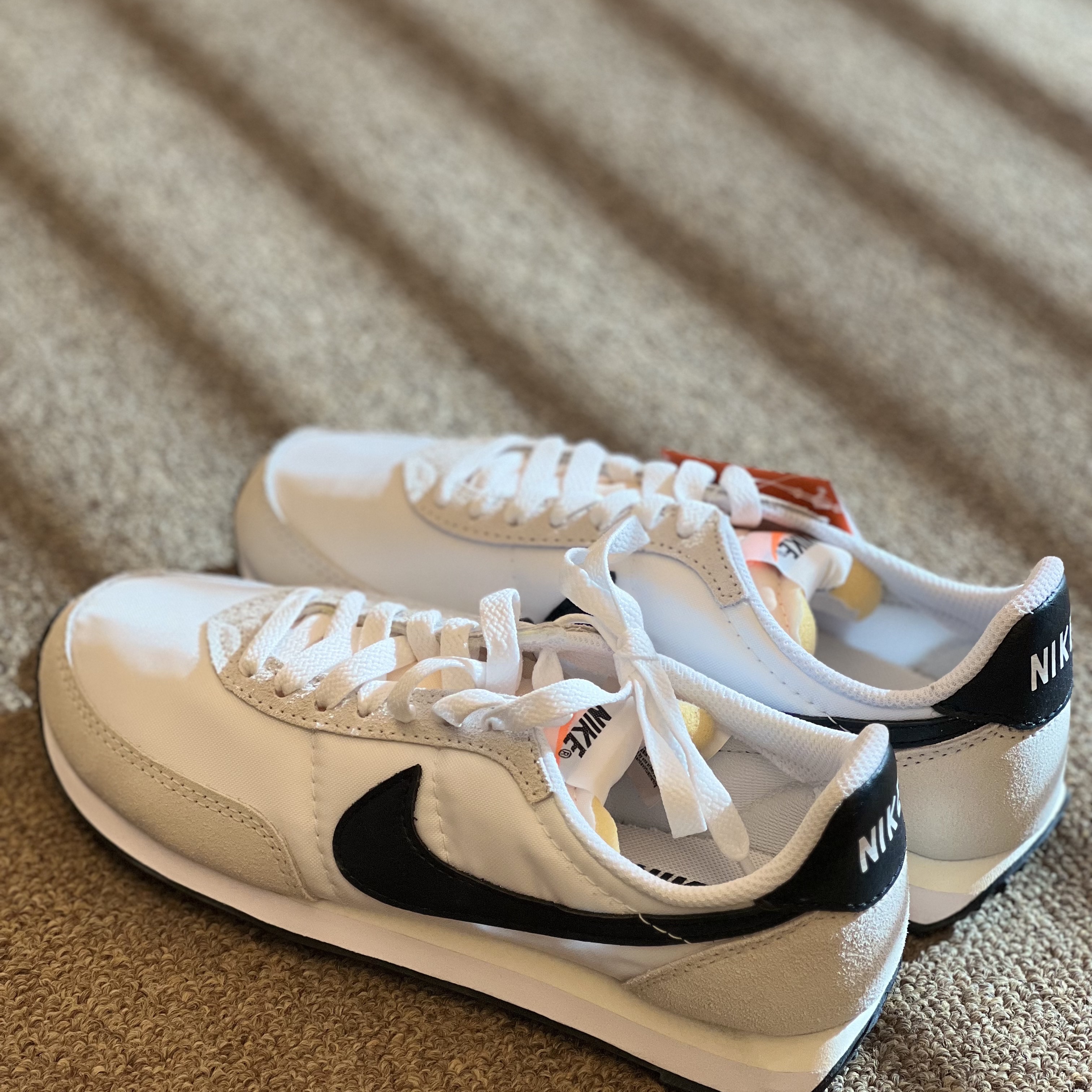 (W) Nike Waffle Trainer 2 White Black 착용 스타일 - 5