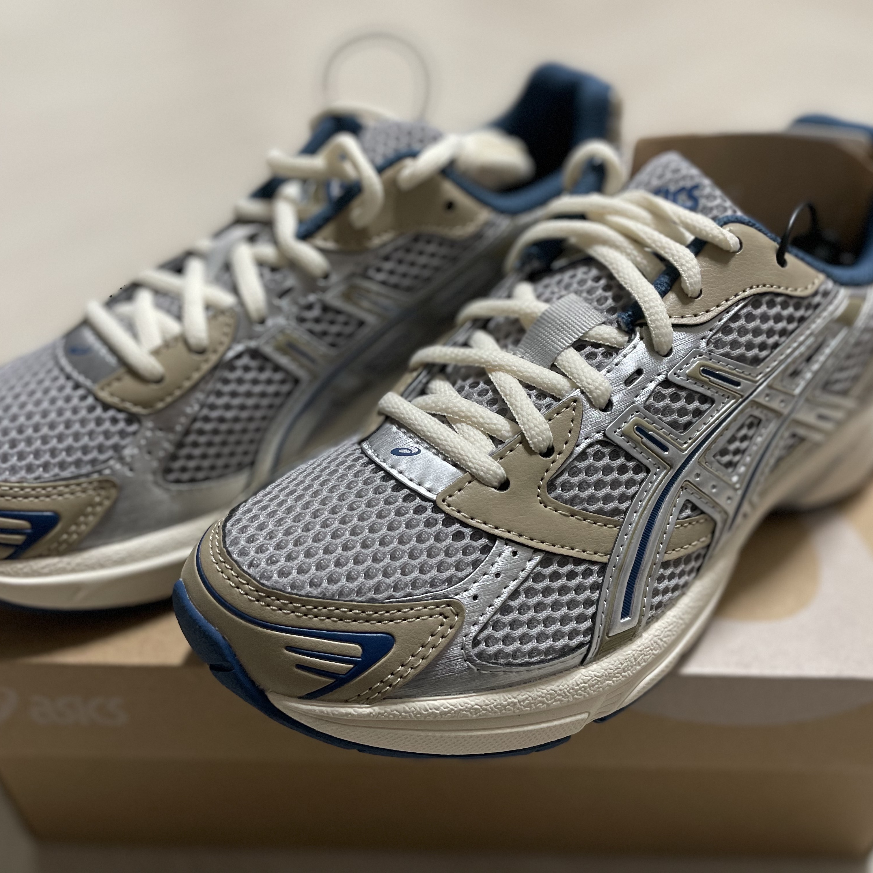 Asics Gel-1130 Oyster Grey Pure Silver 착용 스타일