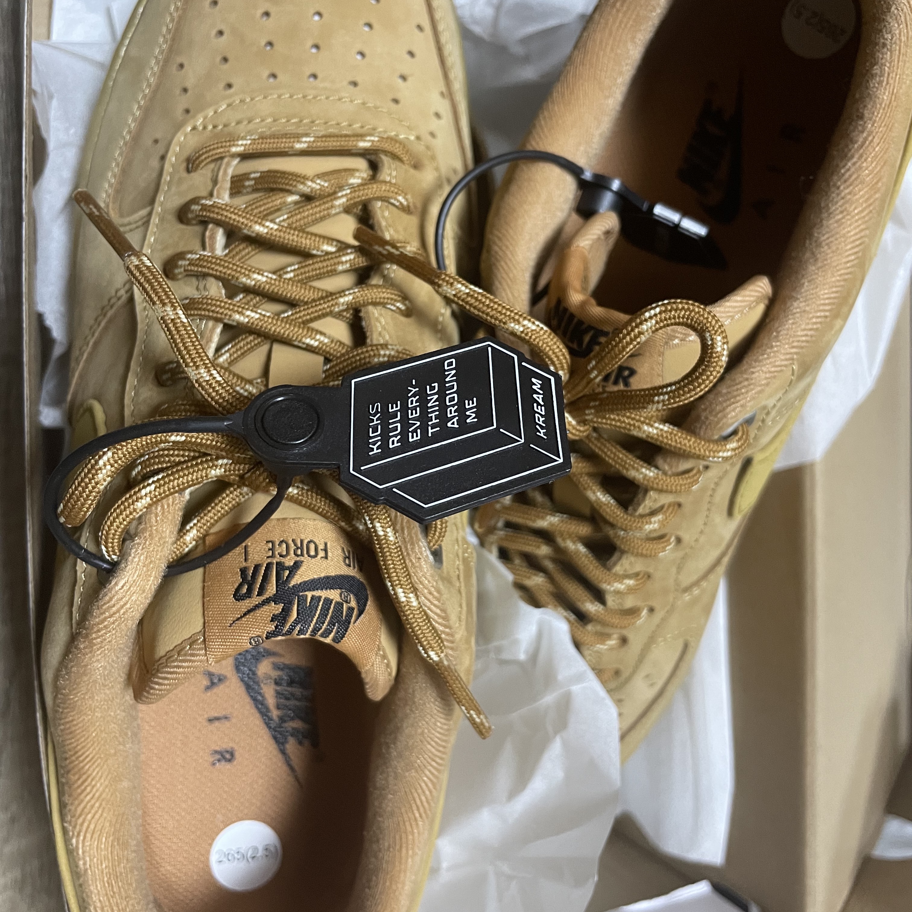 Nike Air Force 1 '07 WB Flax 착용 스타일