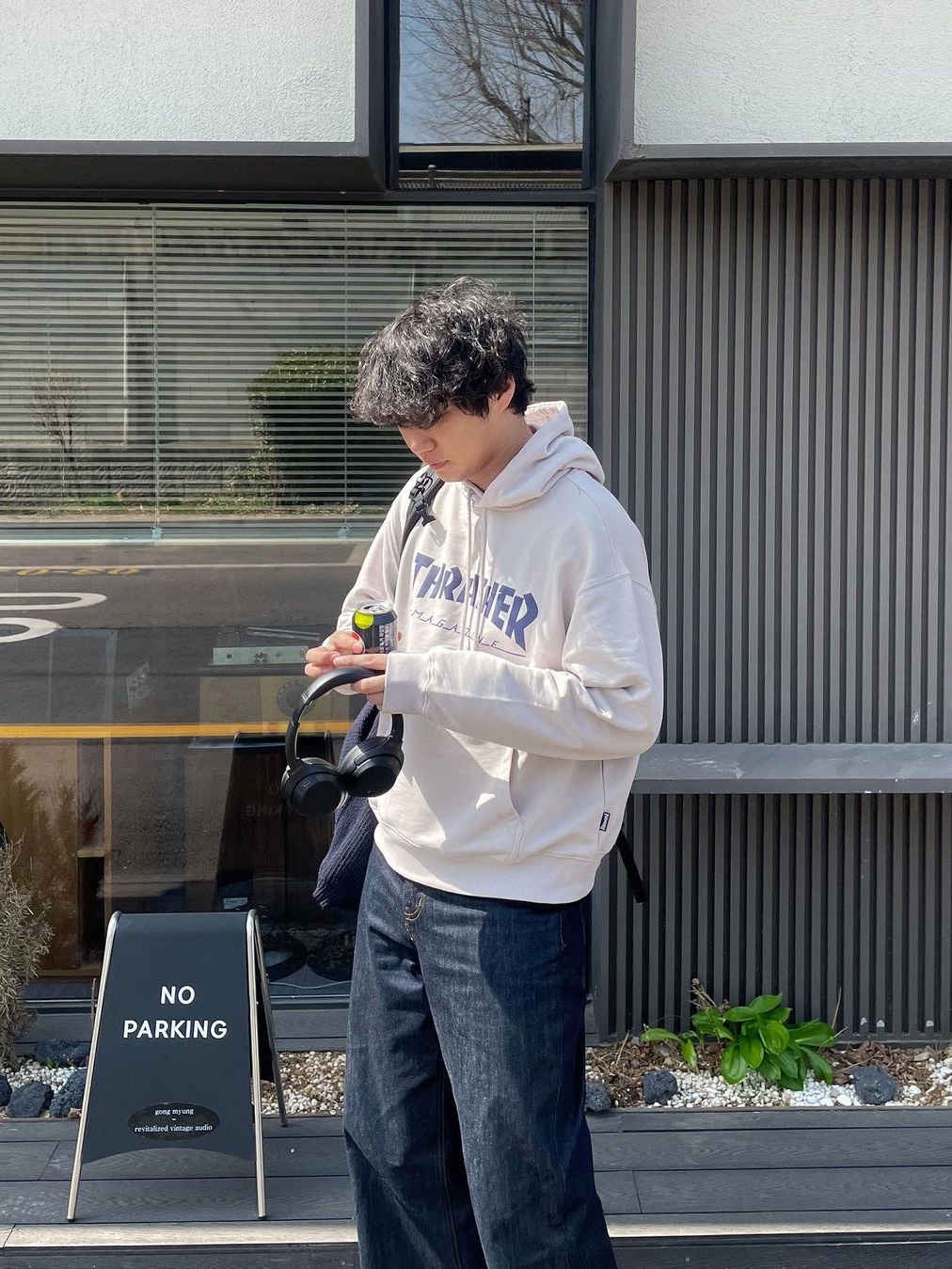 Thrasher Outlined Hood LT Steel Blue 착용 스타일