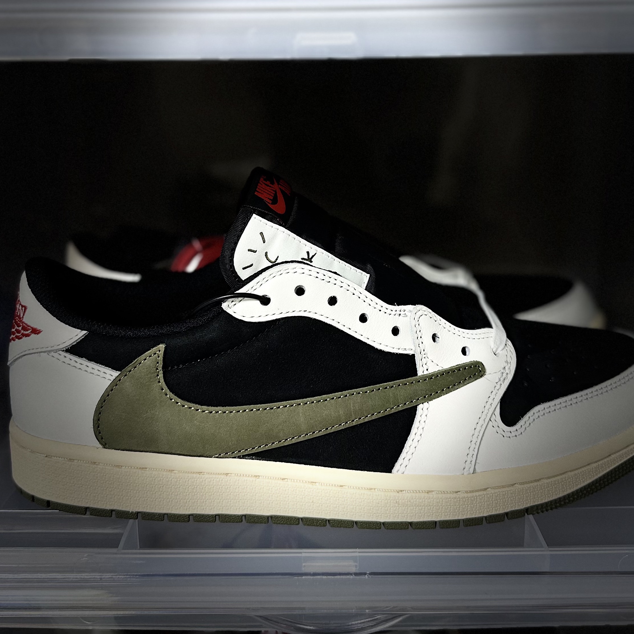 (W) Jordan 1 x Travis Scott Retro Low OG SP Medium Olive 착용 스타일 - 4