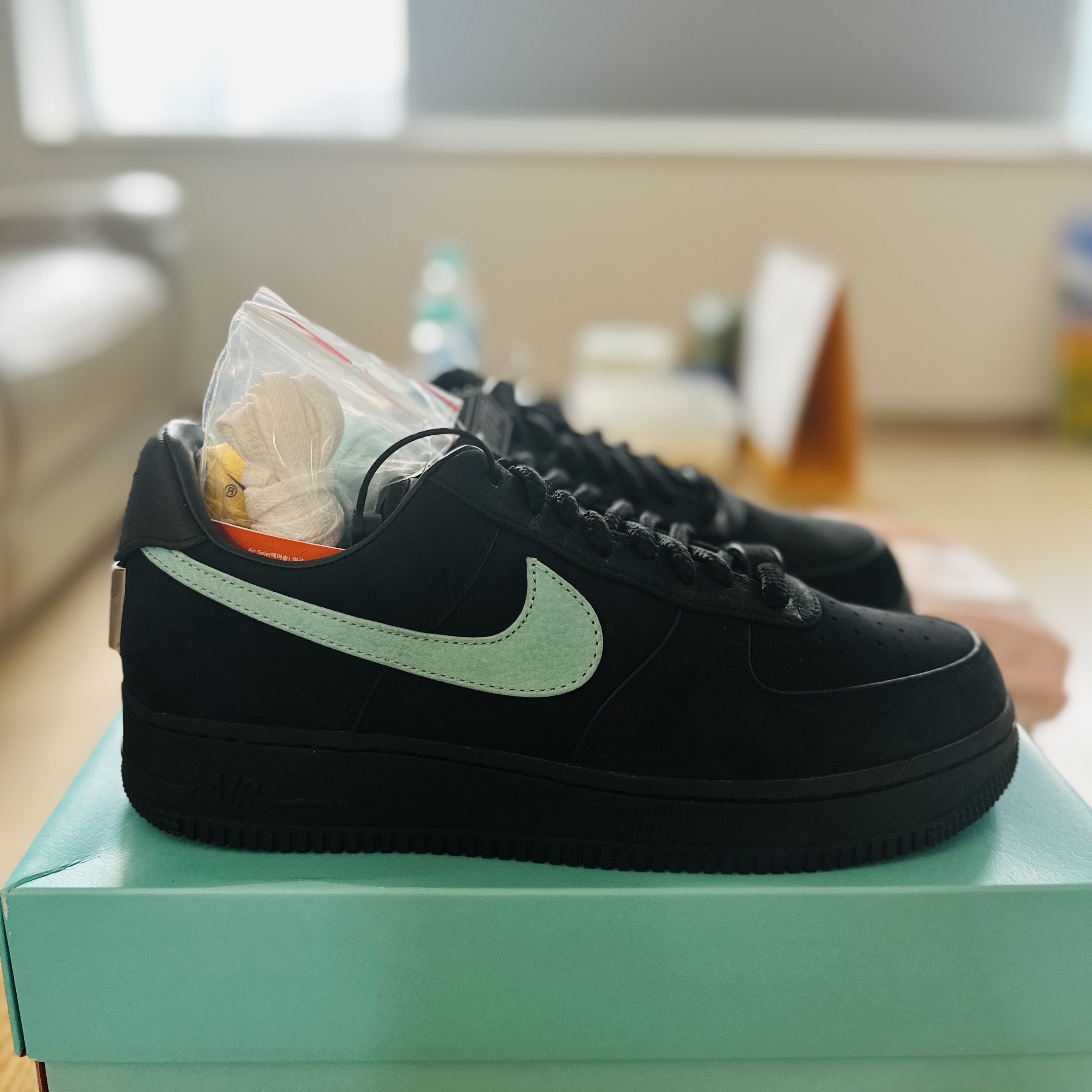 Nike x Tiffany & Co. Air Force 1 Low SP 1837 착용 스타일 - 1