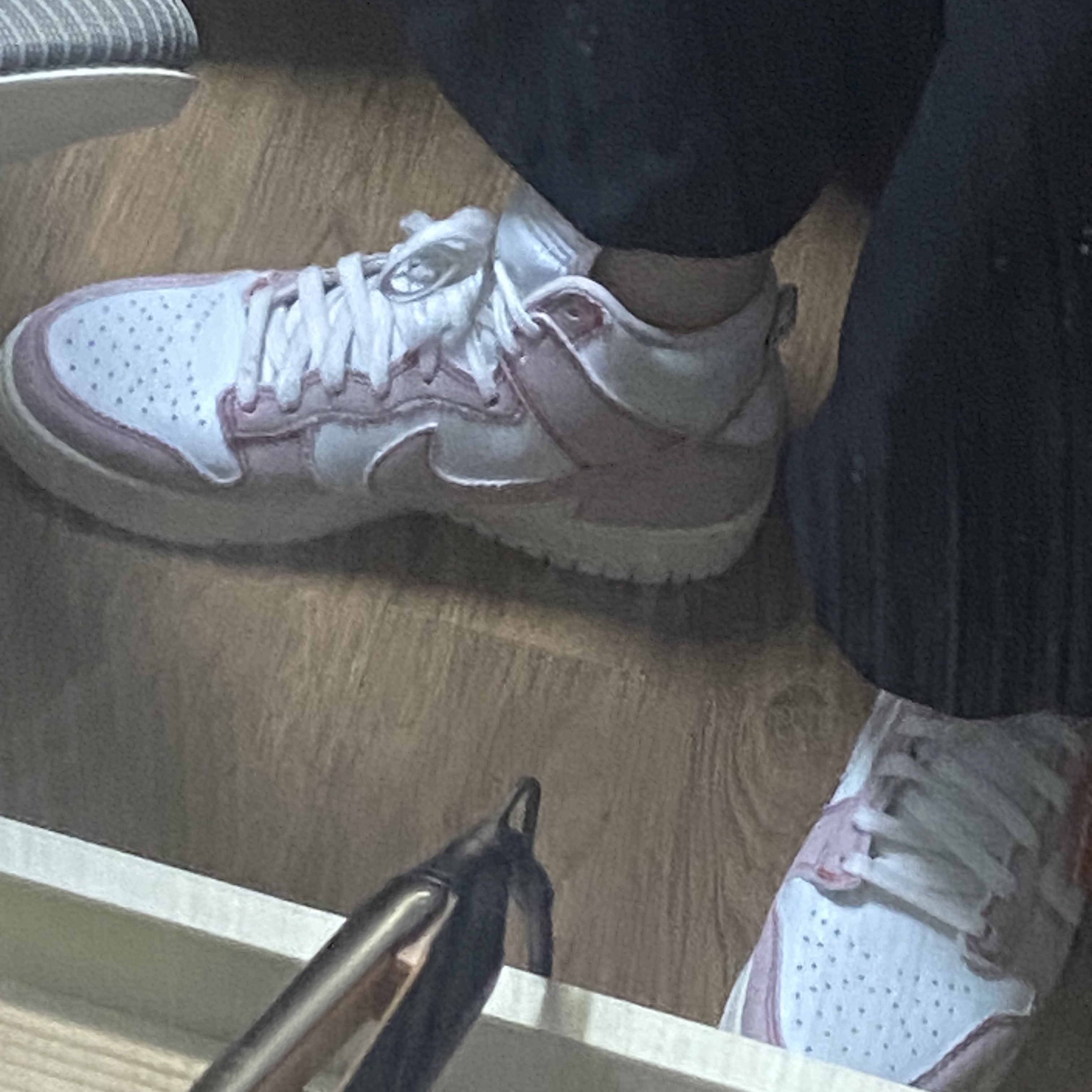 Nike Dunk High 1985 Barely Rose 착용 스타일 - 2