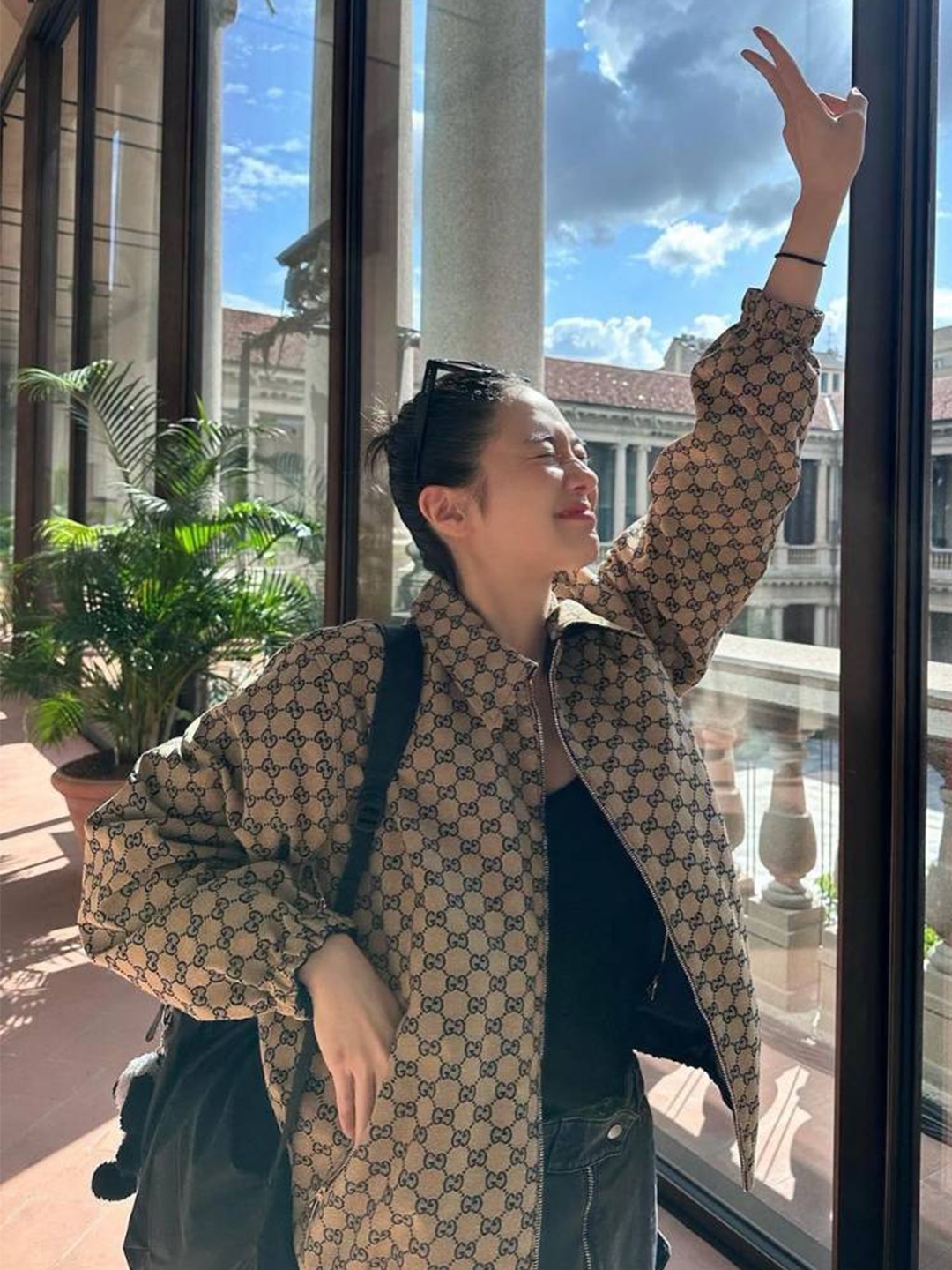 Gucci GG Polyester Reversible Jacket Beige Blue, (W) Nike x Jacquemus NRG Short Sleeve Mini Dress Off White - US/EU 착용 스타일 - 2