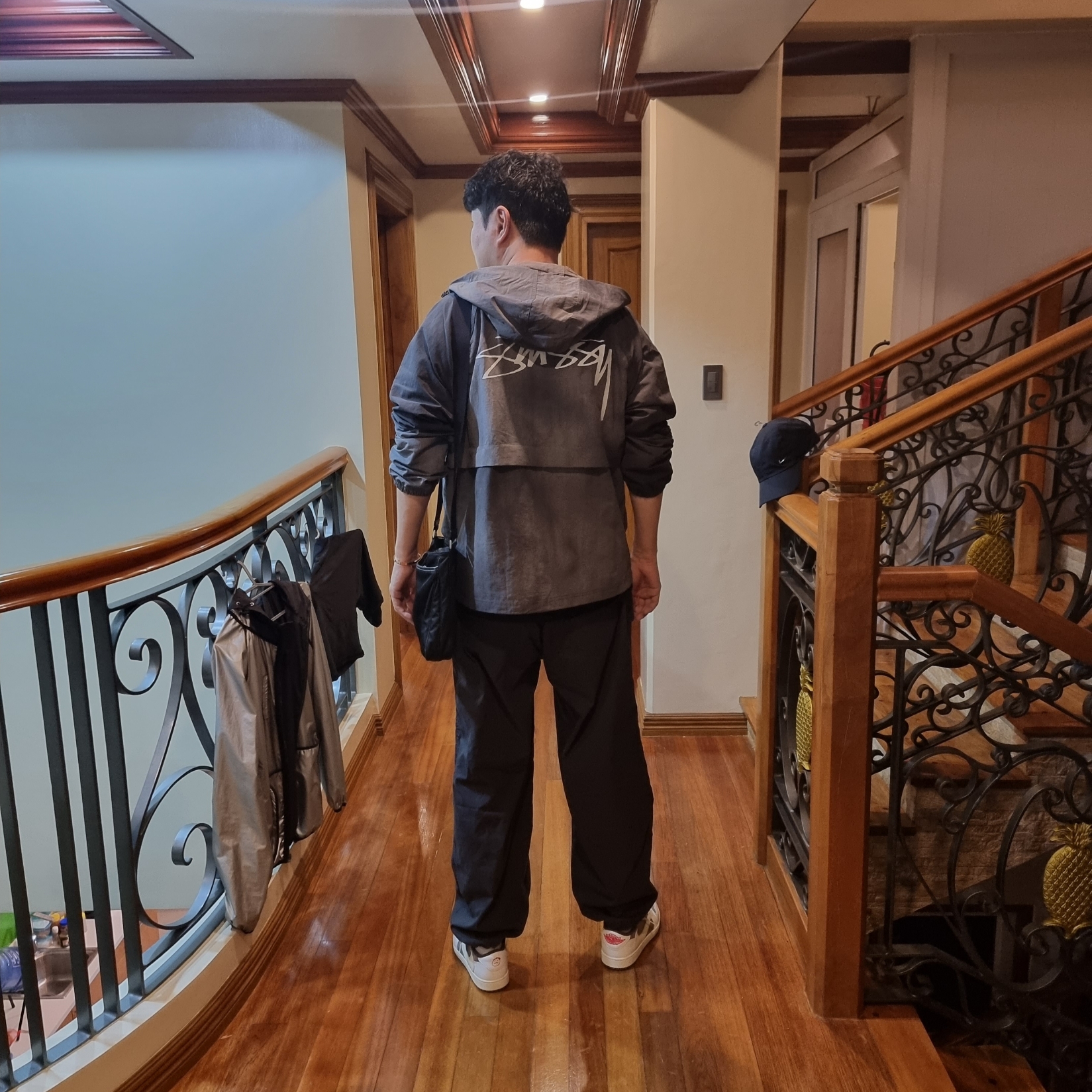 Stussy Nyco Over Trousers Washed Black, Stussy Wave Dye Beach Shell Jacket Black 착용 스타일