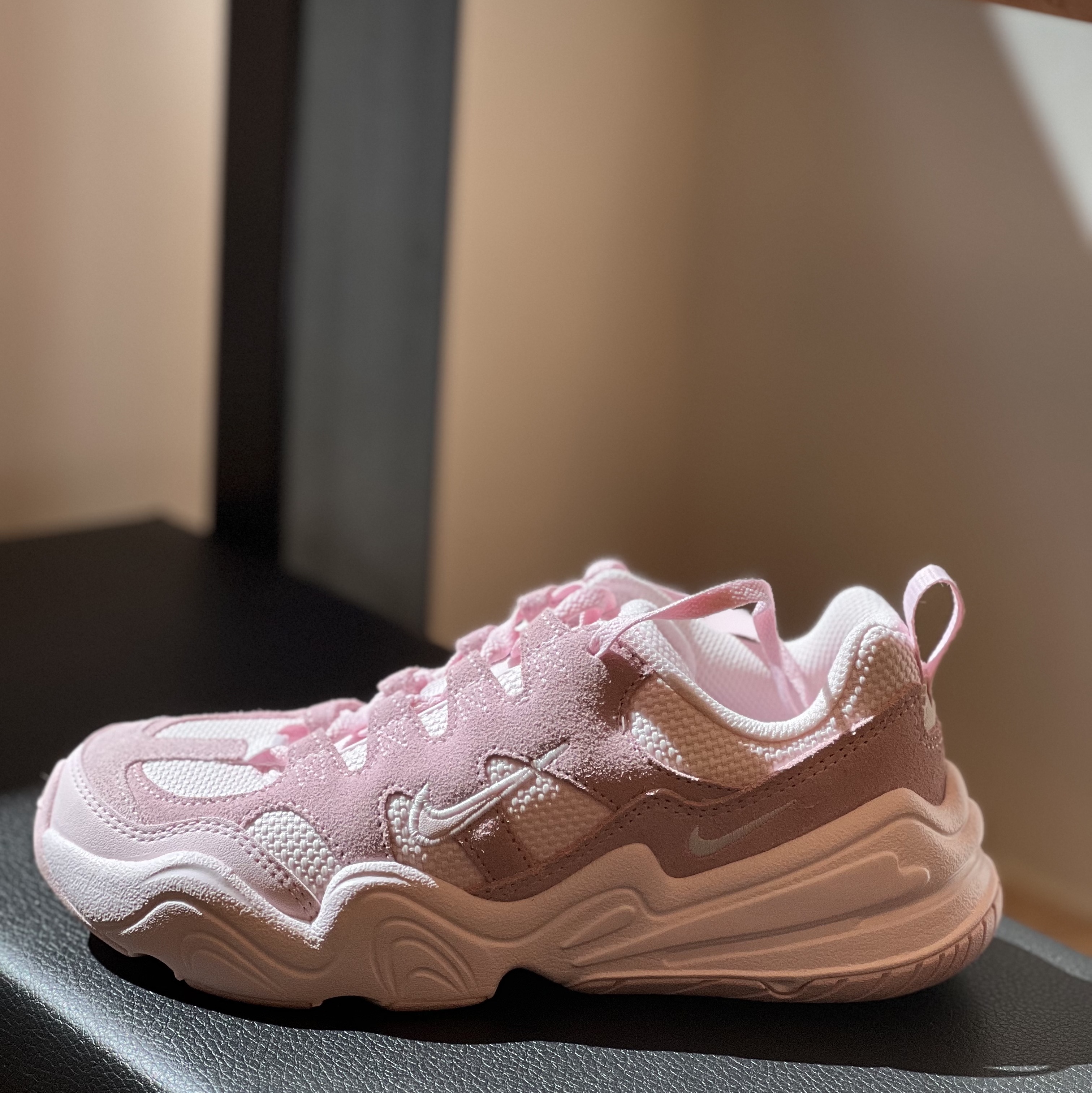(W) Nike Tech Hera Pearl Pink 착용 스타일 - 1