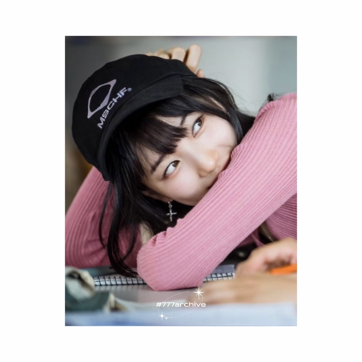 (W) Mischief Rhombus Basic Ball Cap Black 착용 스타일 - 1