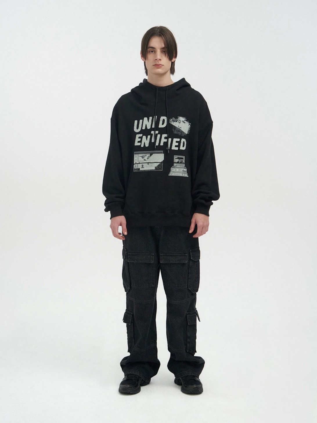 Millo Archive Unidentified Hoodie Black 착용 스타일 - 2
