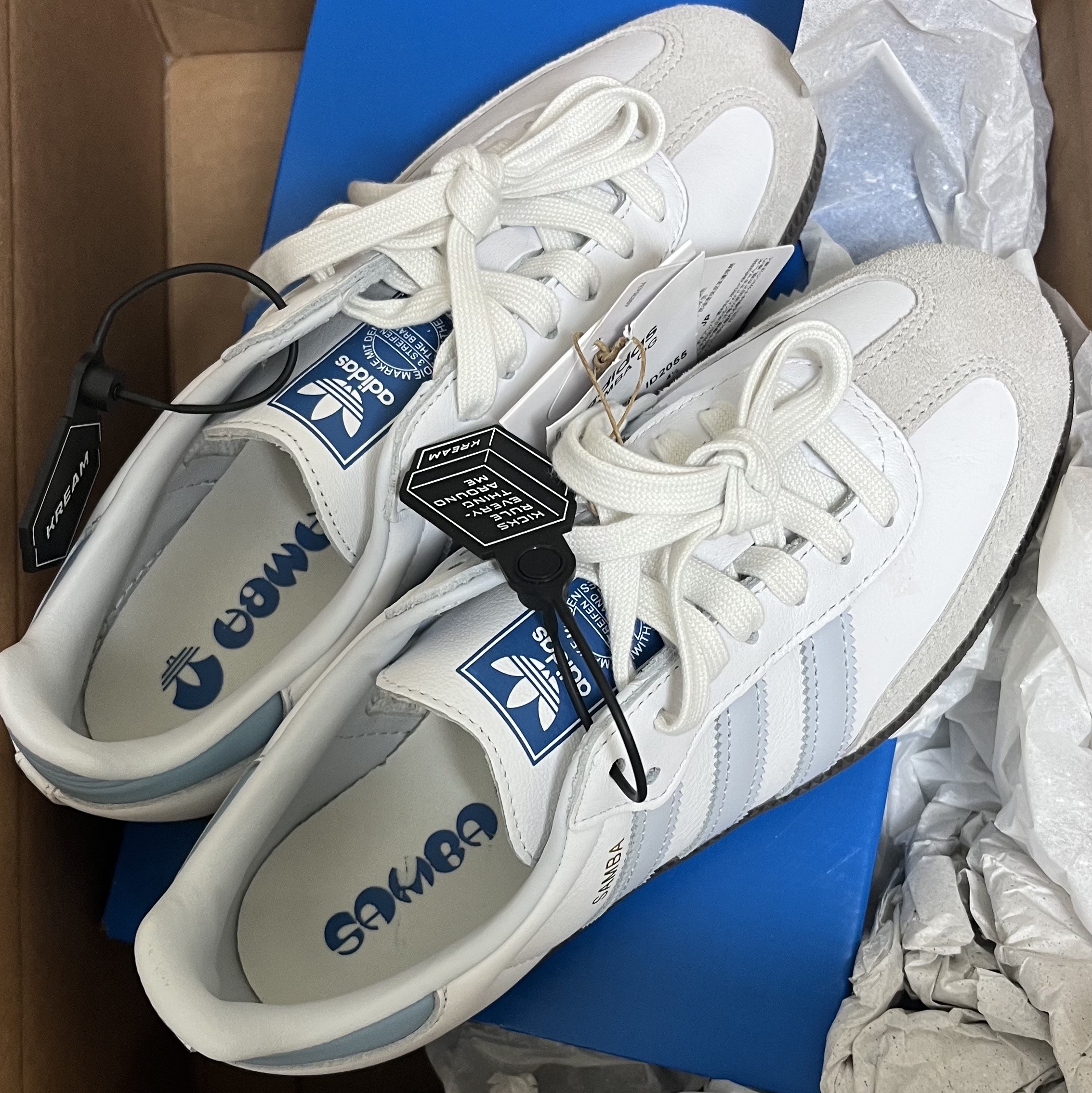 Adidas Samba OG Core White Halo Blue 착용 스타일